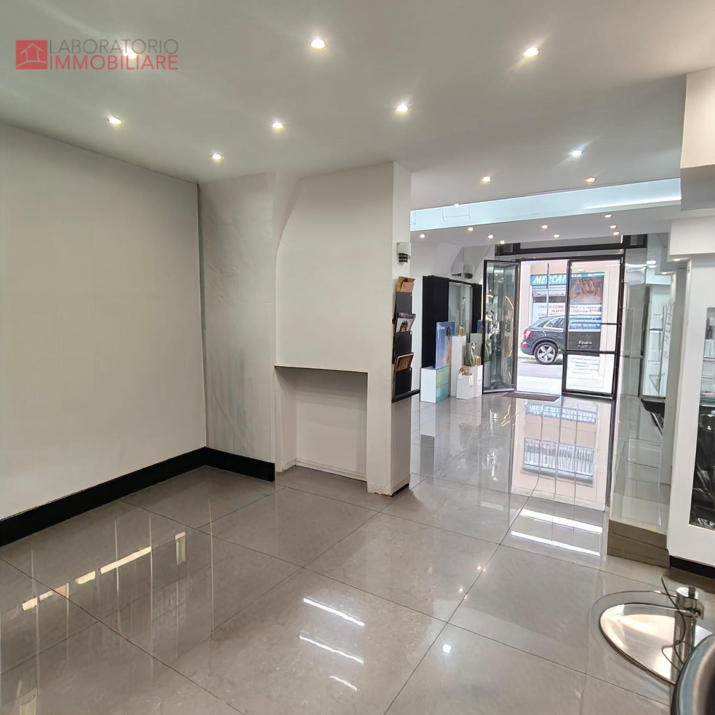 Negozio in affitto a Lecce