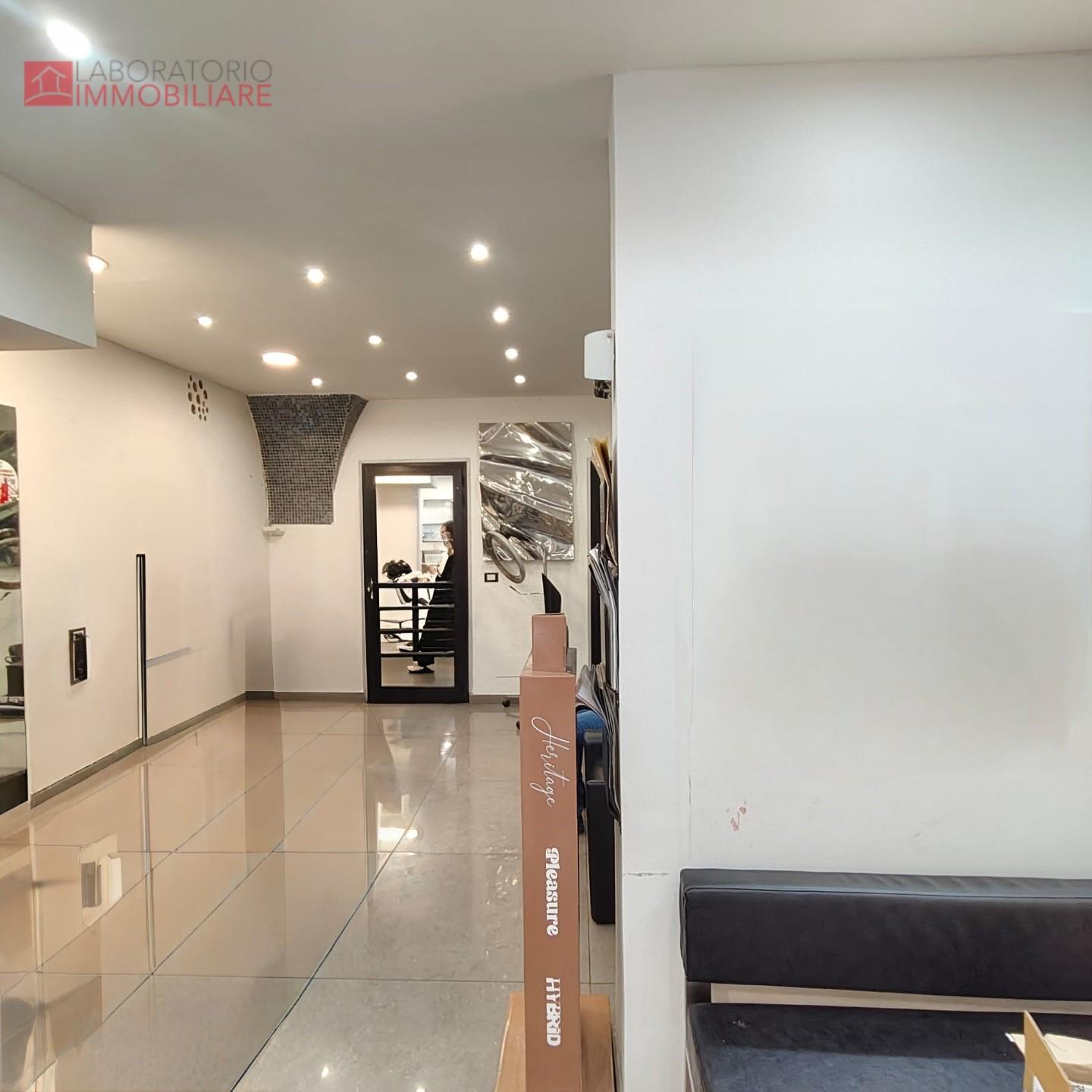 Negozio in affitto a Lecce