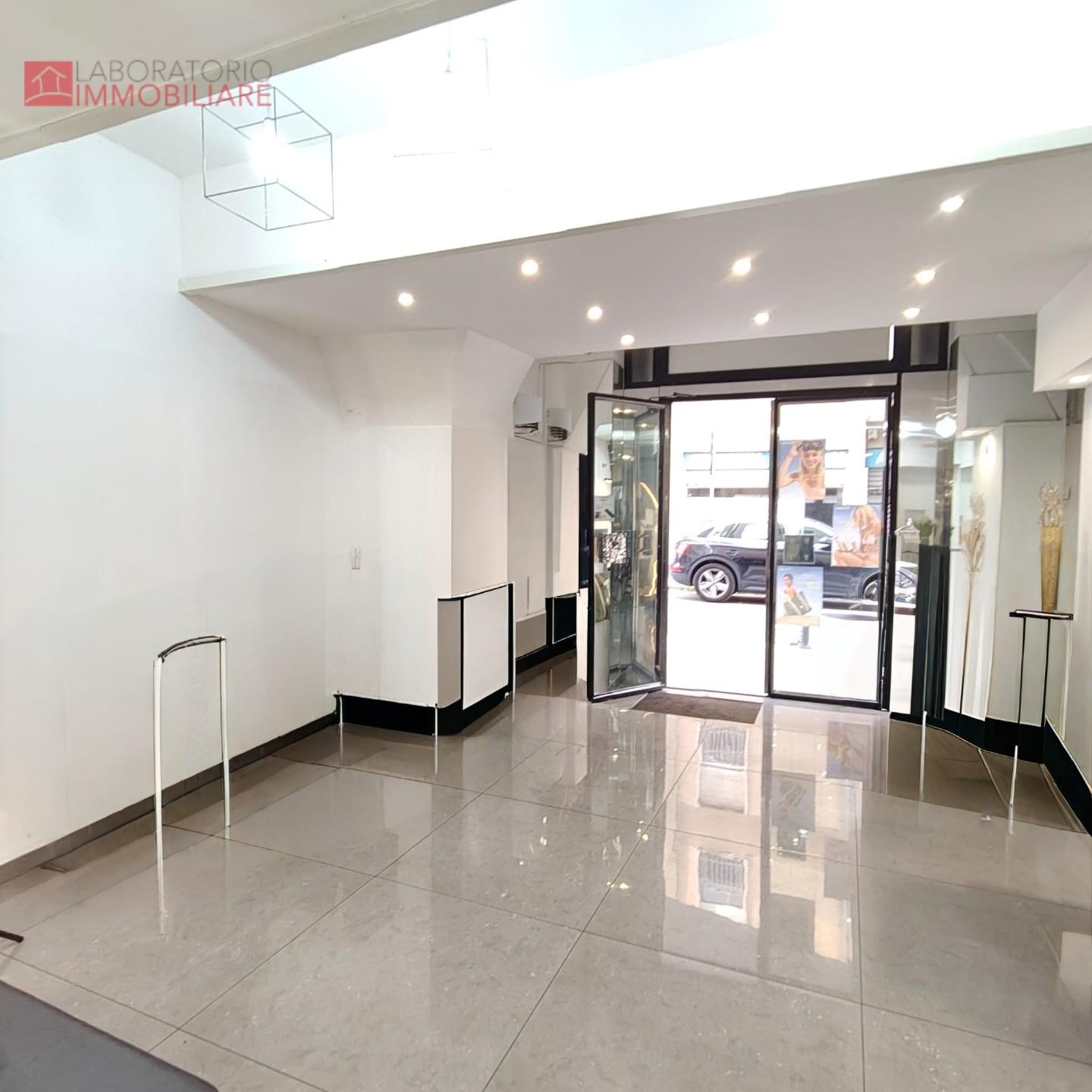 Negozio in affitto a Lecce