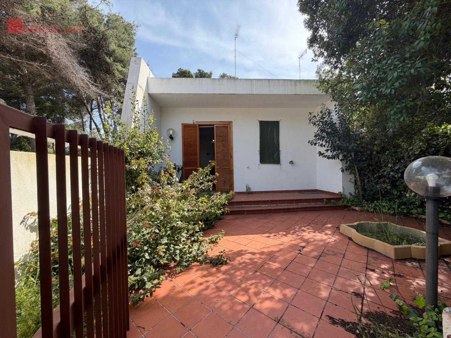 Villa con giardino, Melendugno torre saracena