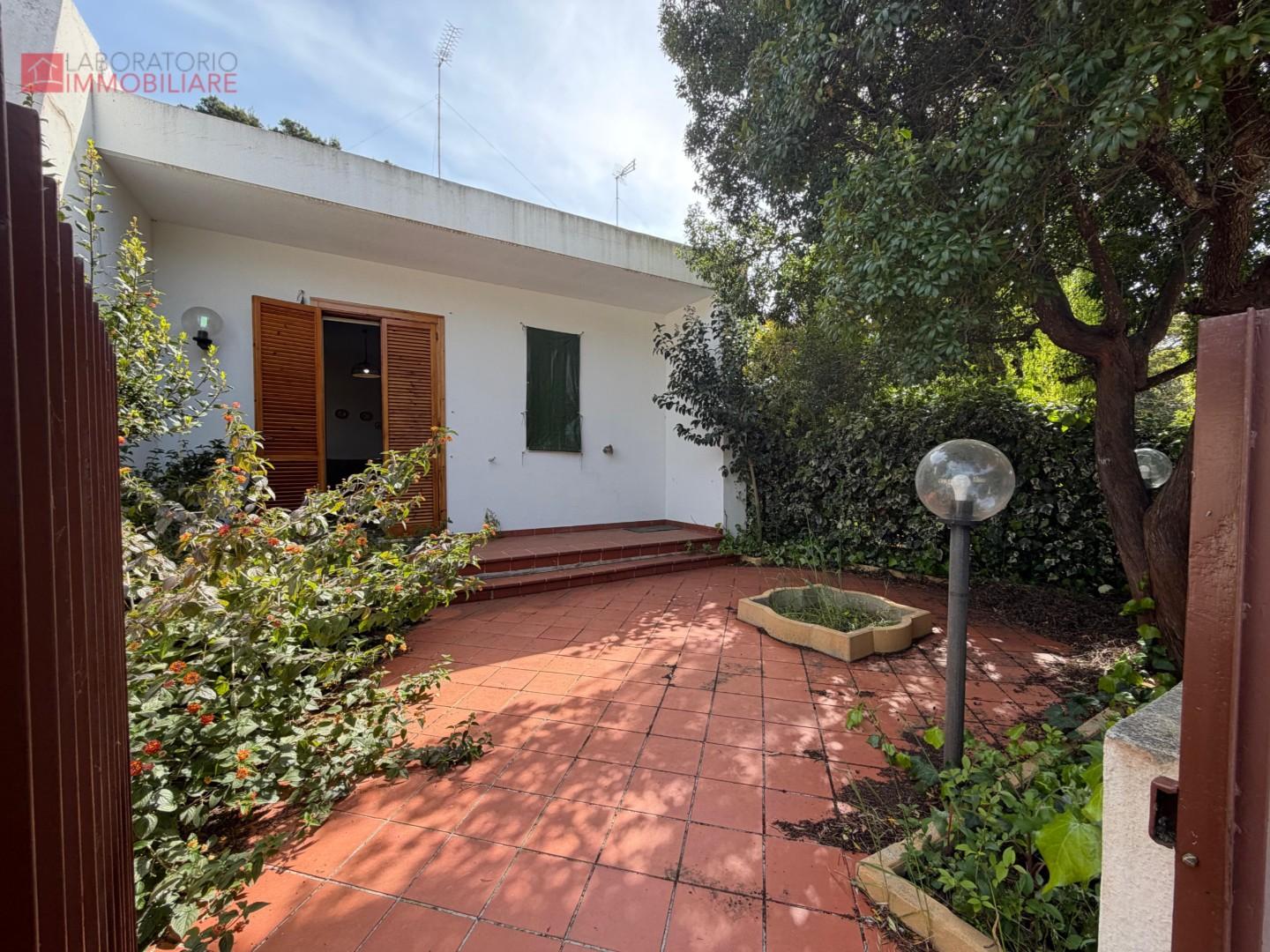 Villa con giardino, Melendugno torre saracena