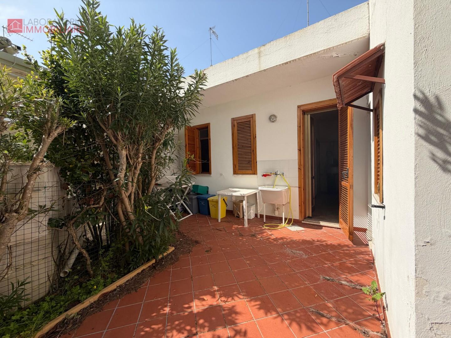 Villa con giardino, Melendugno torre saracena