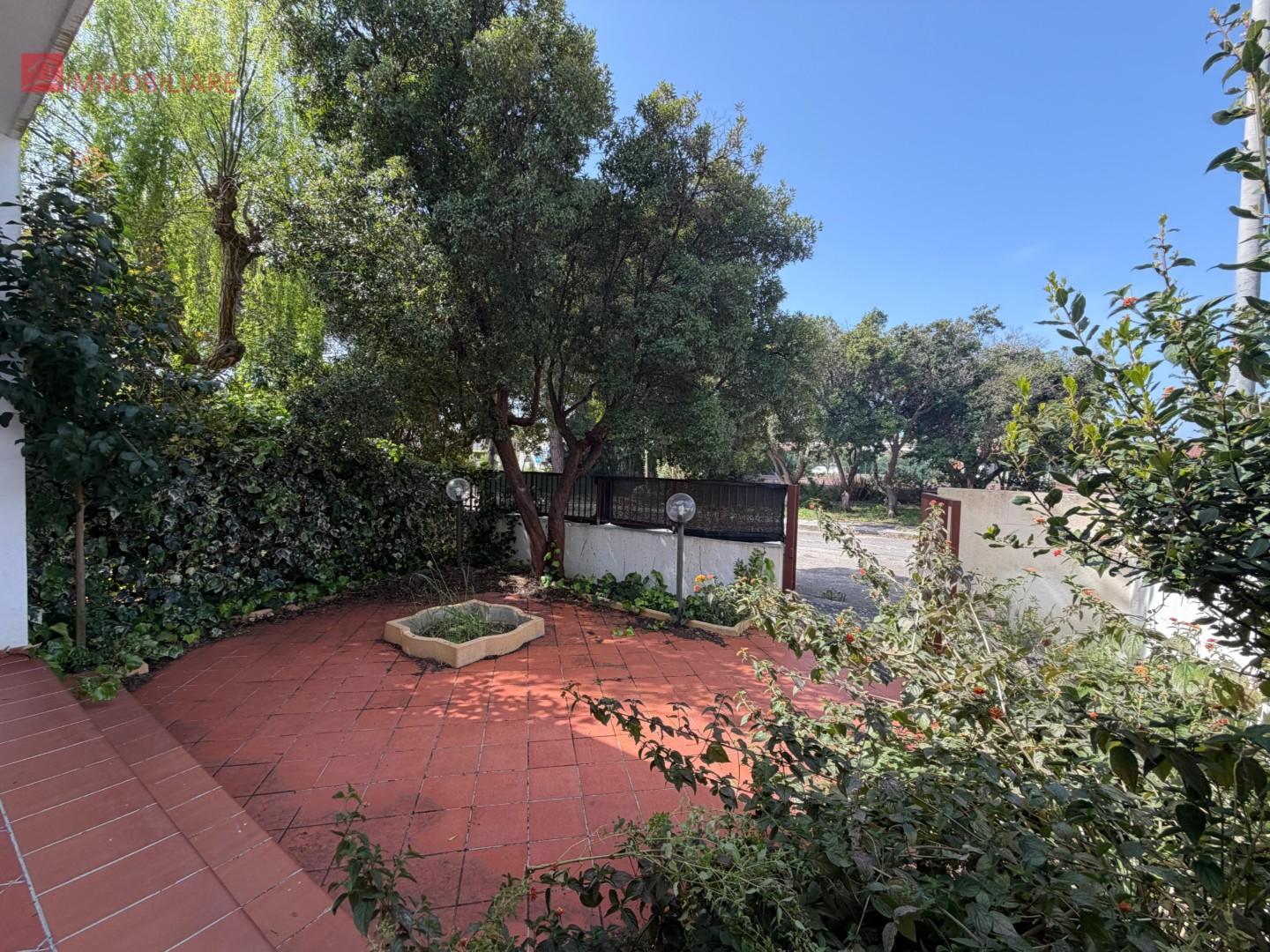 Villa con giardino, Melendugno torre saracena