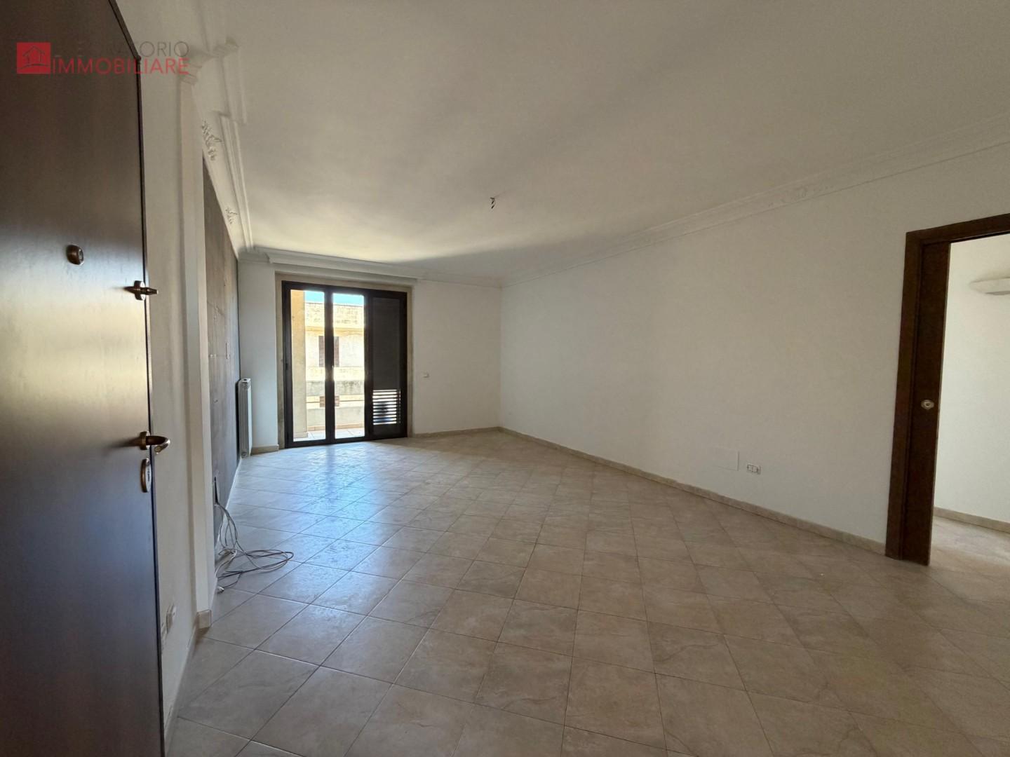Trilocale con terrazzo a Lizzanello
