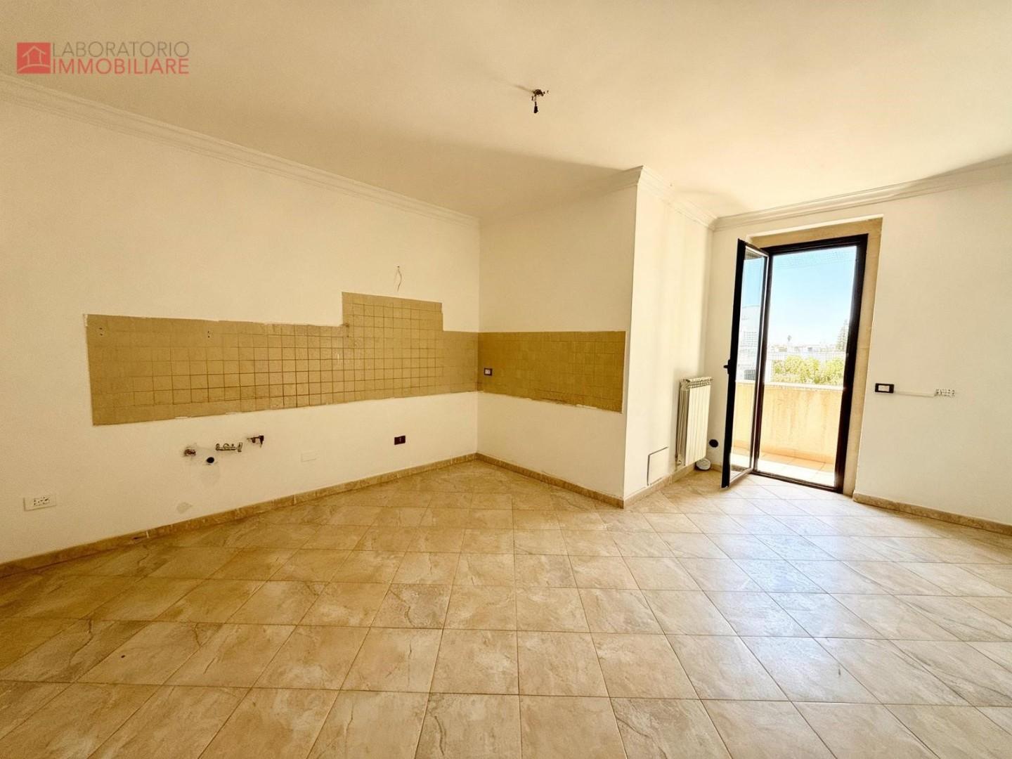 Trilocale con terrazzo a Lizzanello