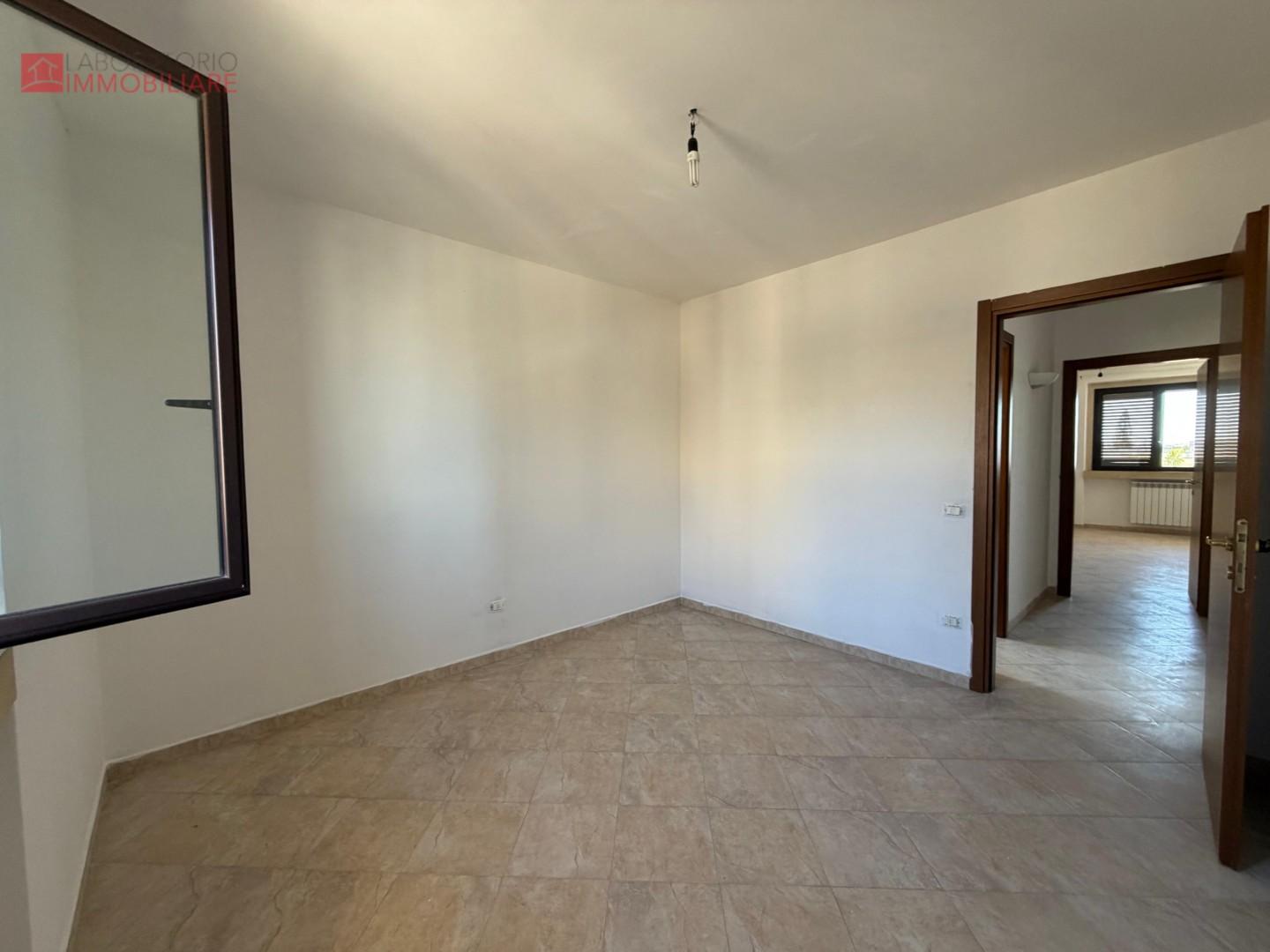 Trilocale con terrazzo a Lizzanello