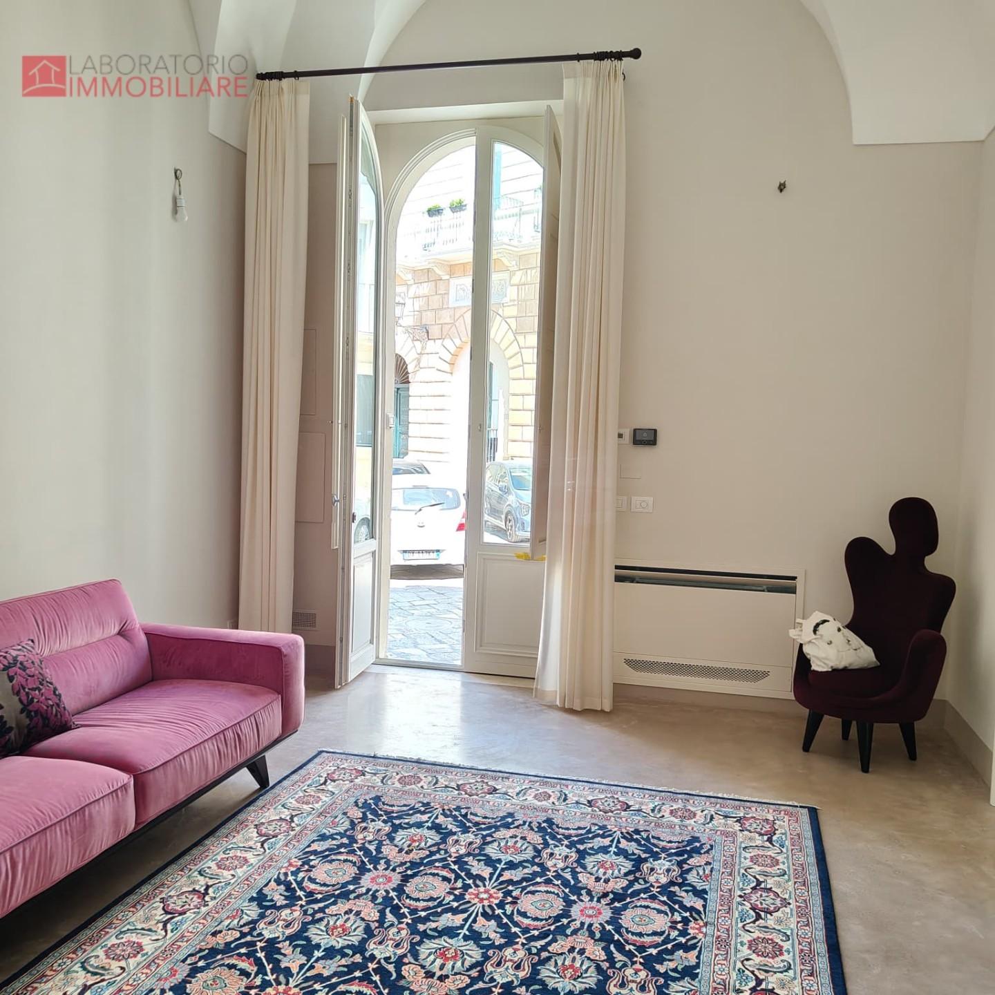 Trilocale arredato in affitto, Lecce centro storico