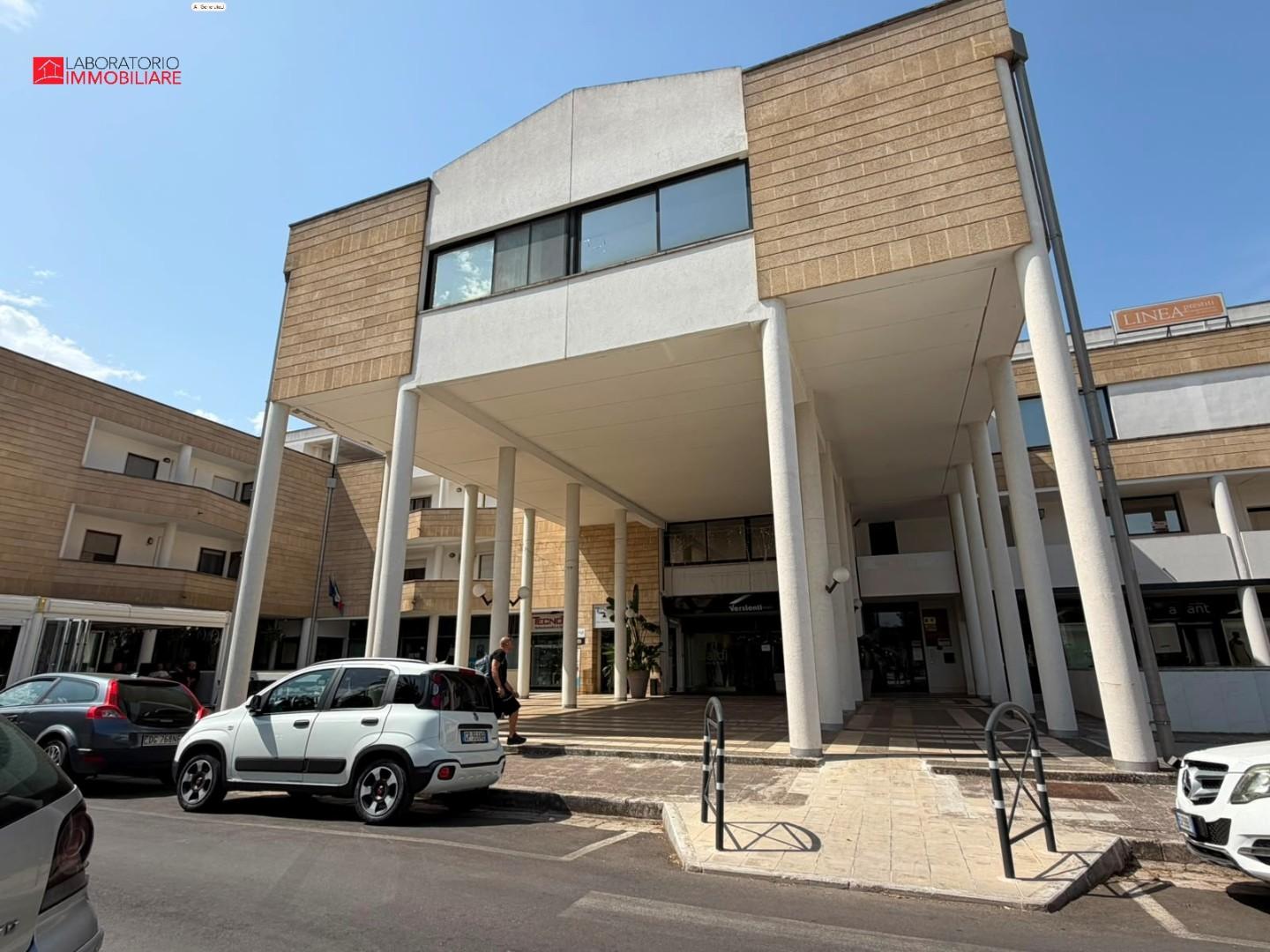 Ufficio in vendita a Campi Salentina