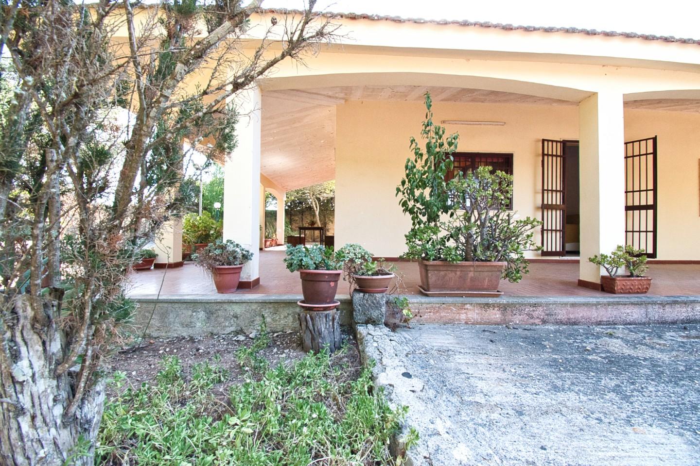 Villa con giardino, Lecce san cataldo