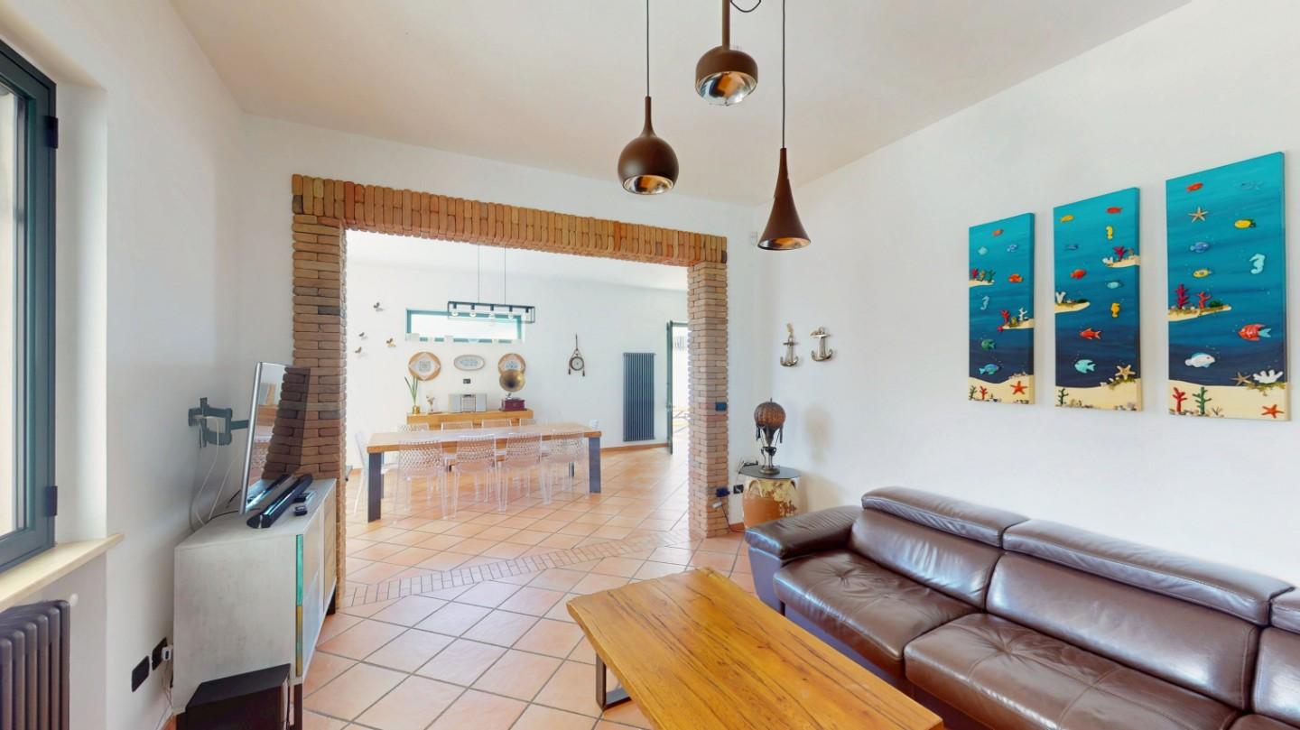 Villa con giardino, Porto Cesareo torre lapillo