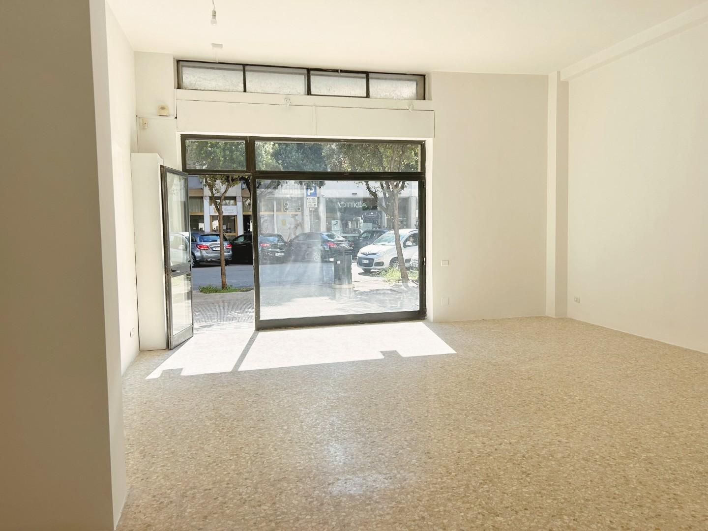 Locale commerciale in vendita a Lecce
