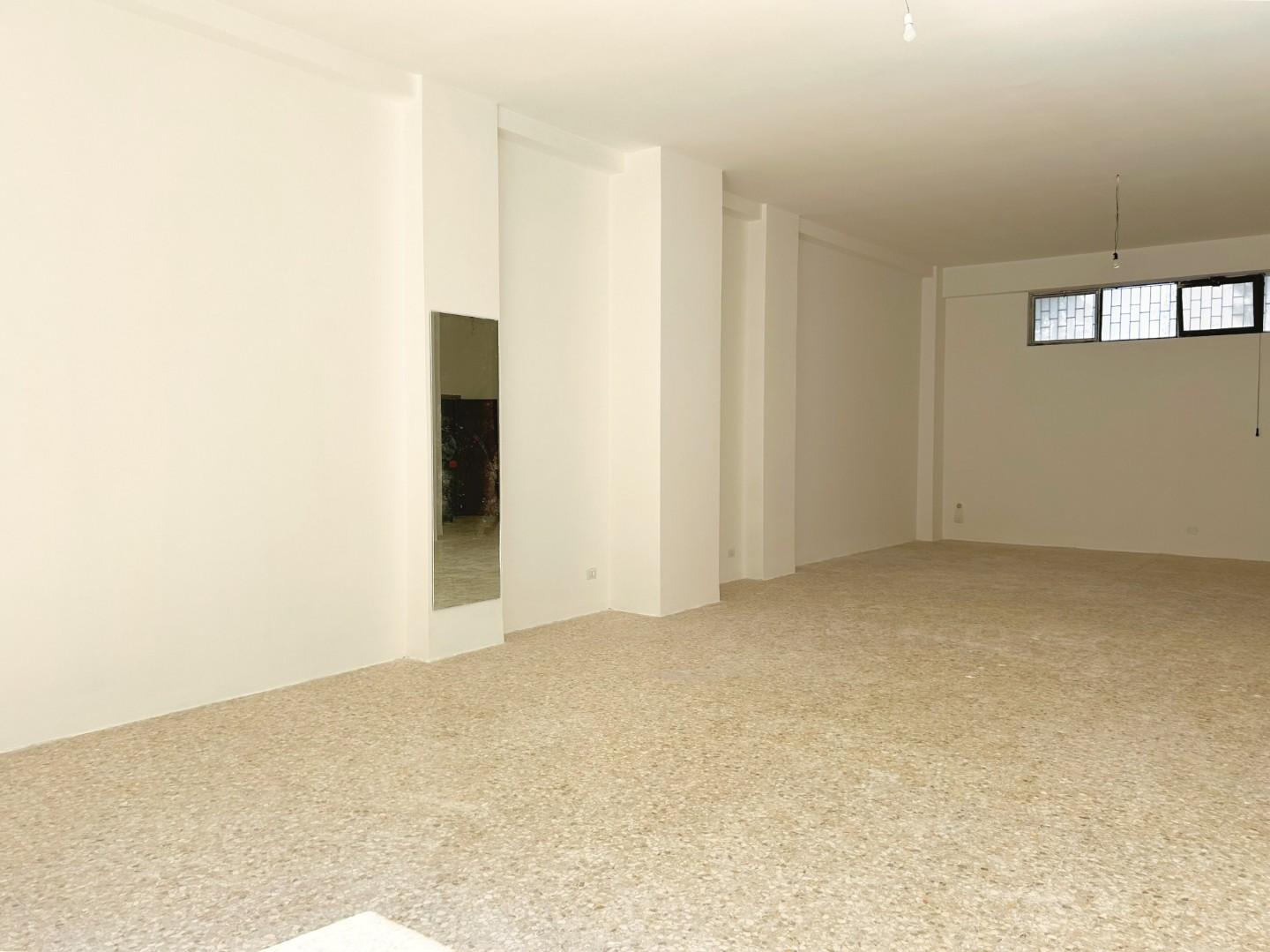 Locale commerciale in vendita a Lecce