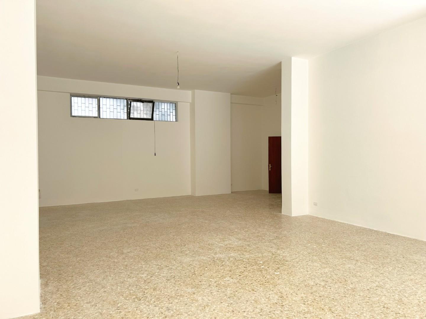 Locale commerciale in vendita a Lecce