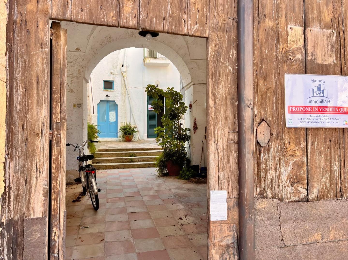 Casa indipendente con terrazzo a Spongano