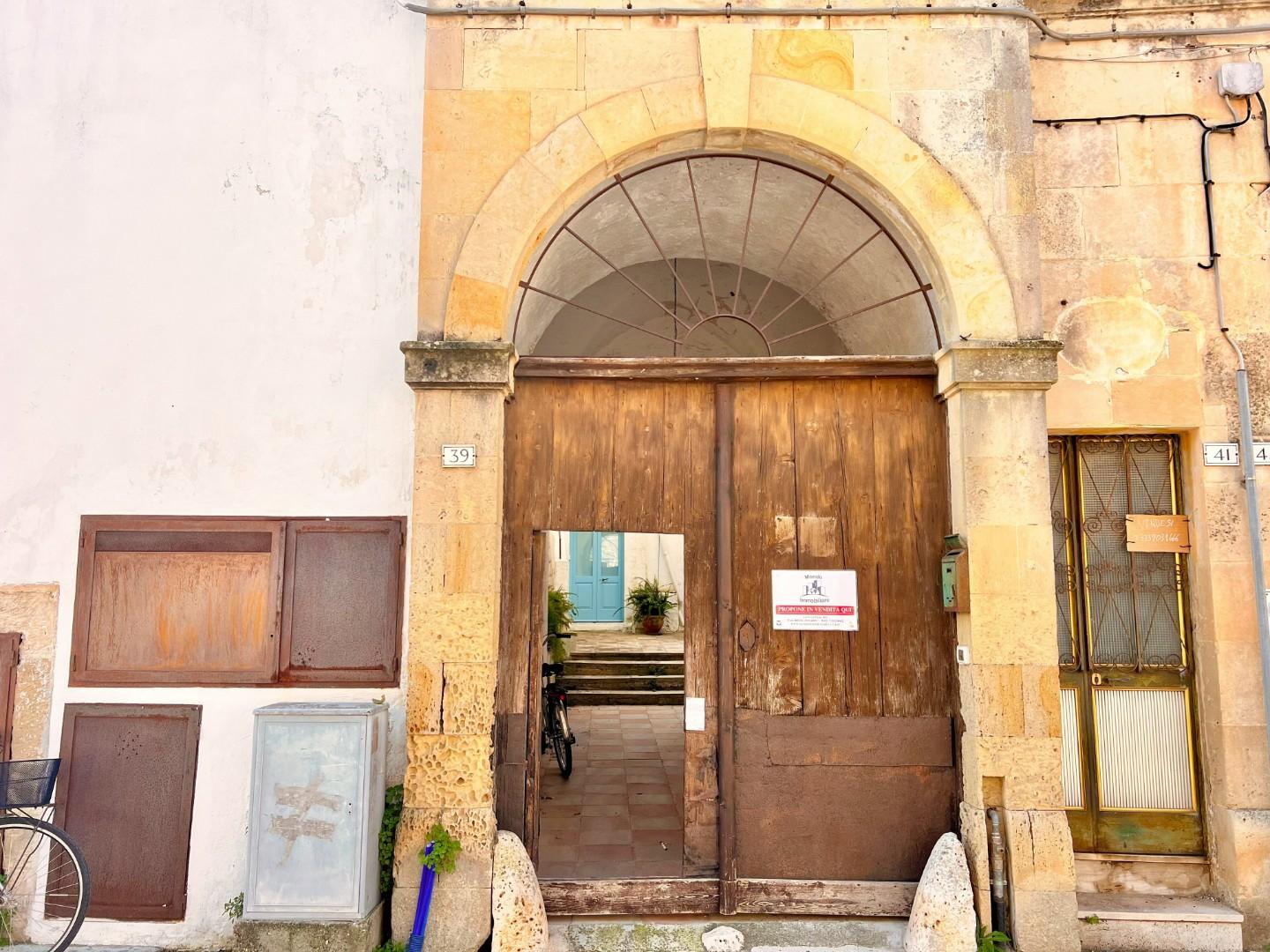 Casa indipendente con terrazzo a Spongano
