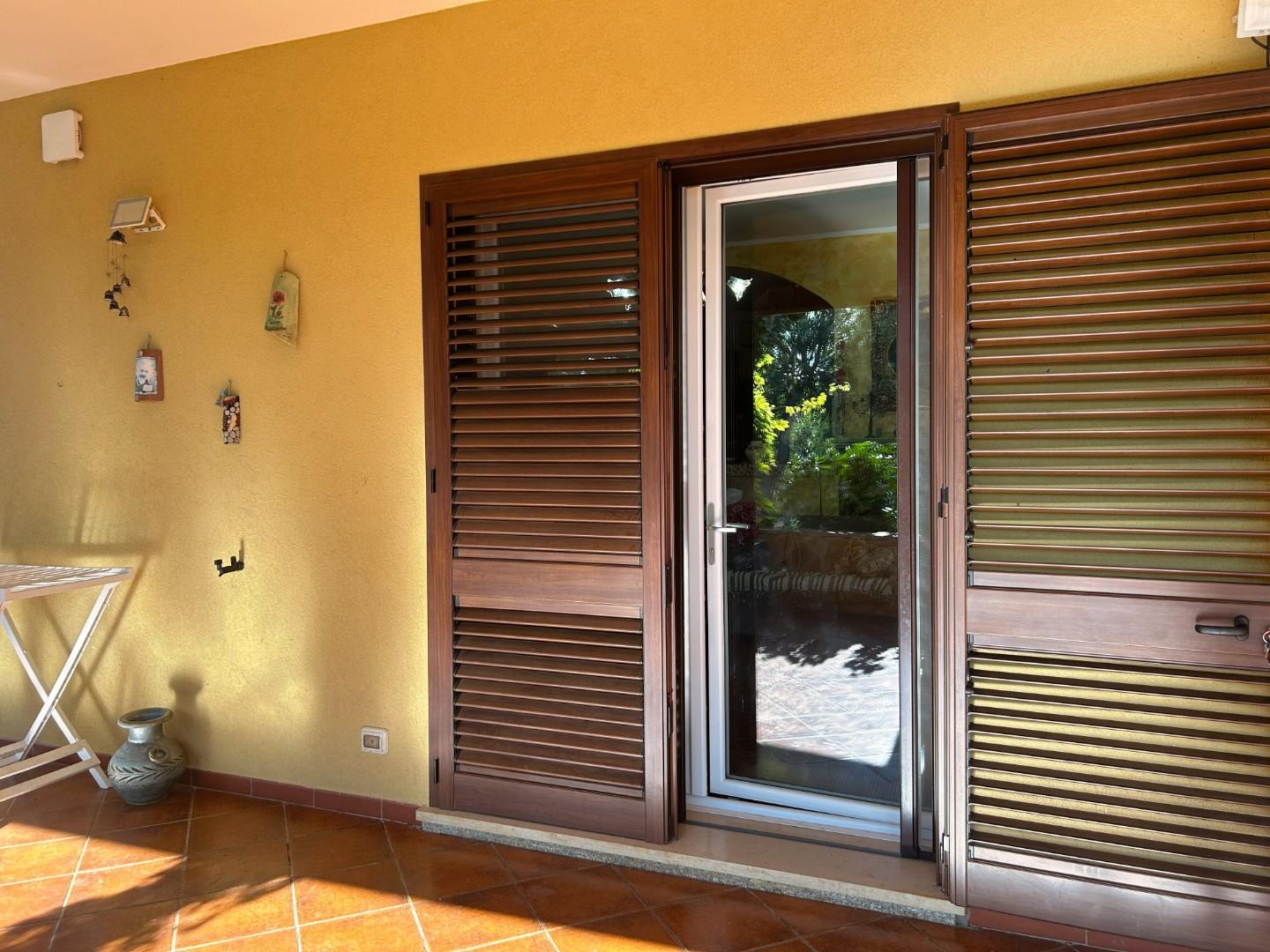 Villa con giardino a Nard�