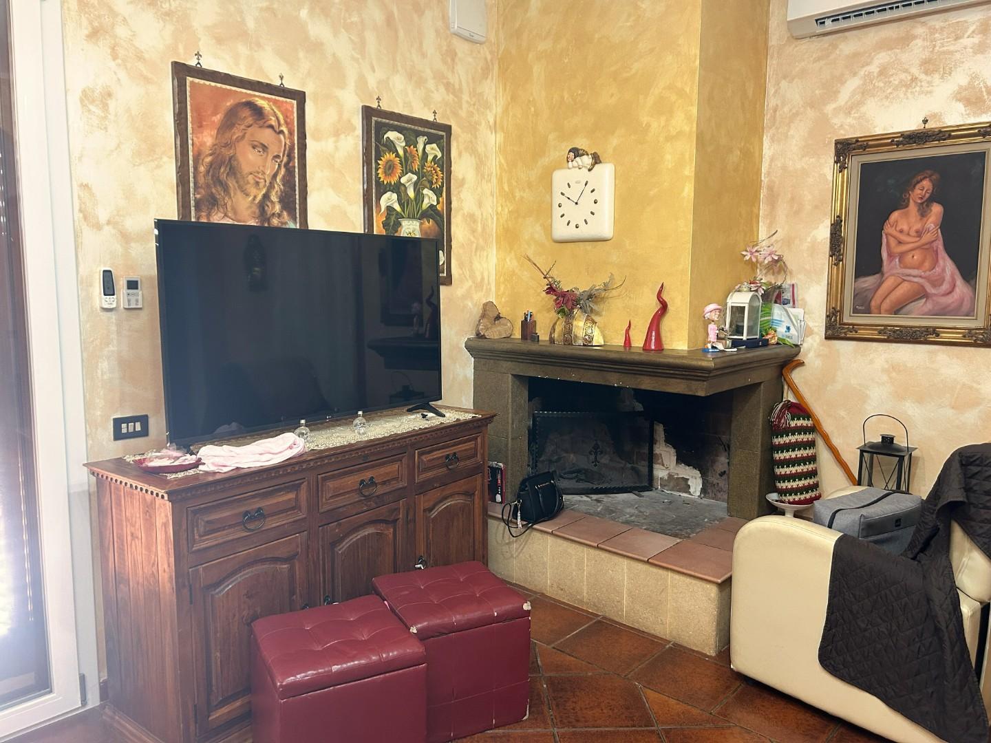 Villa con giardino a Nard�