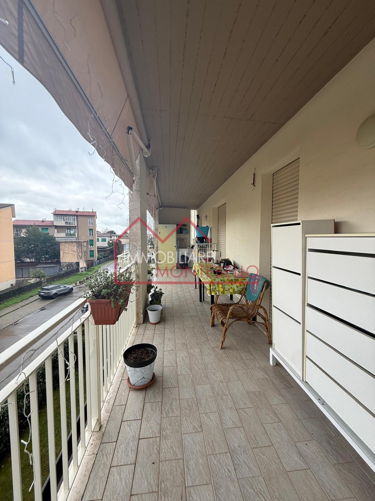 Trilocale con terrazzo, Viareggio varignano