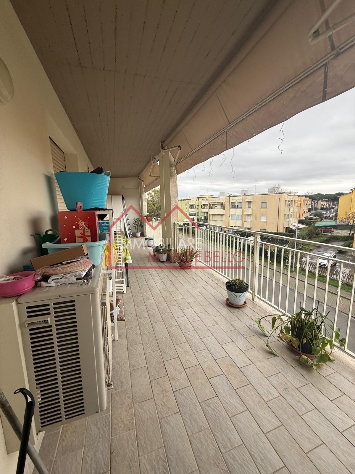 Trilocale con terrazzo, Viareggio varignano