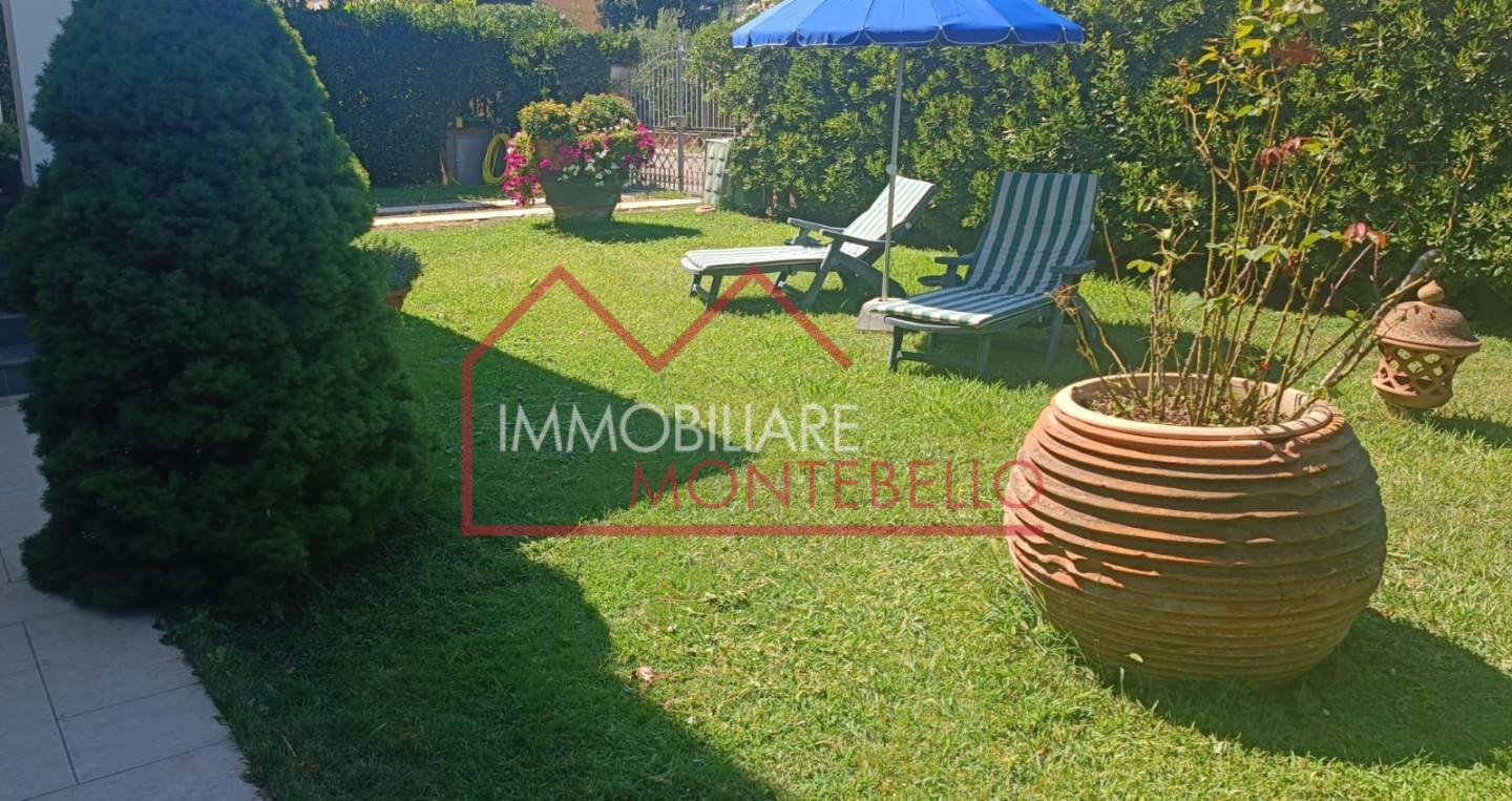 Villa Bifamiliare con giardino, Viareggio darsena
