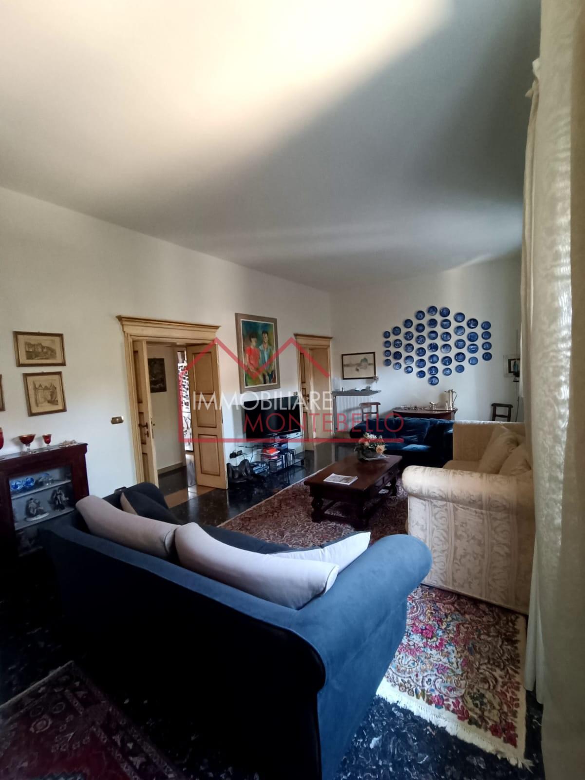 Villa Bifamiliare con giardino, Viareggio darsena