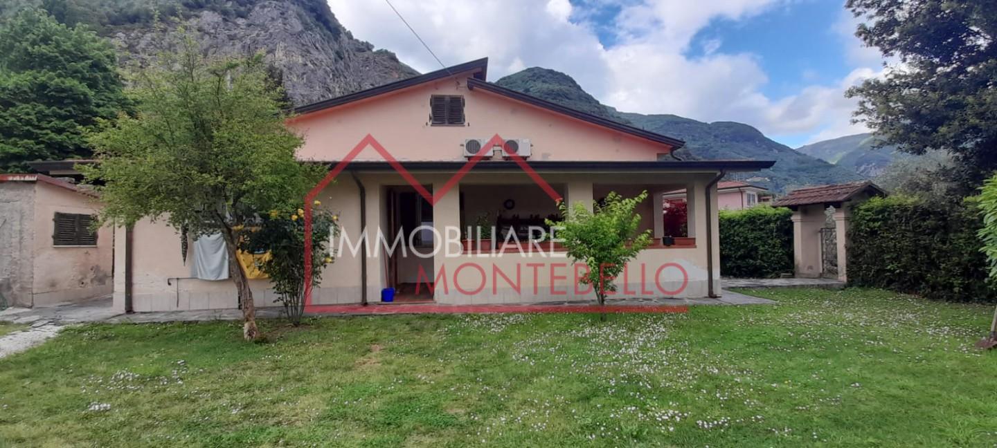 Casa indipendente con giardino a Camaiore