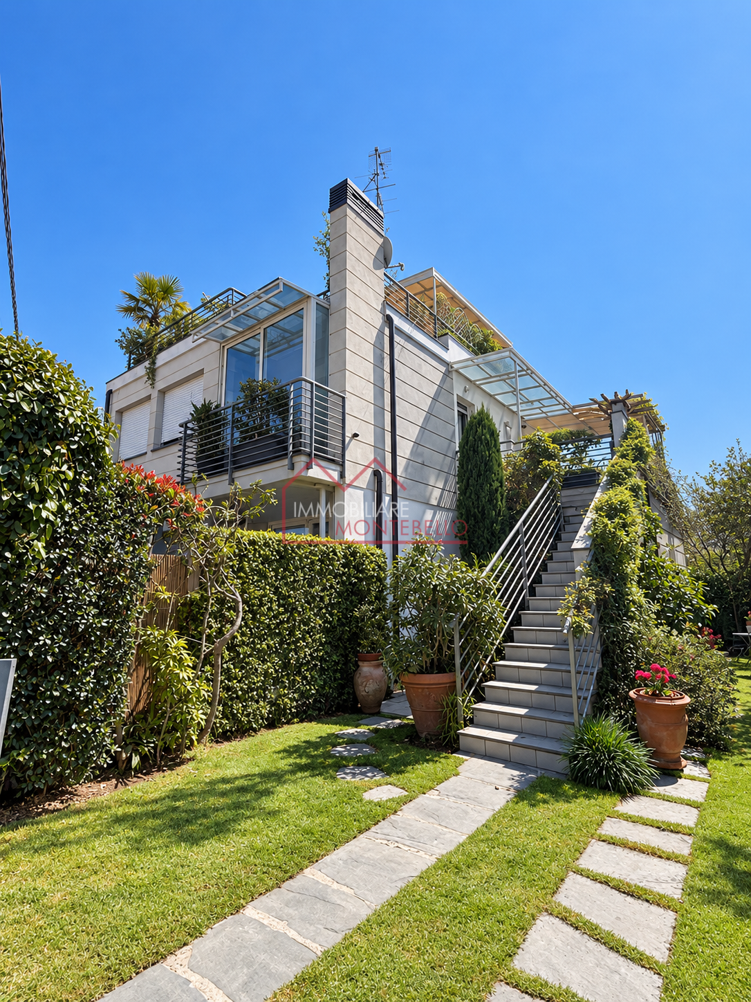 Attico con giardino, Camaiore lido di