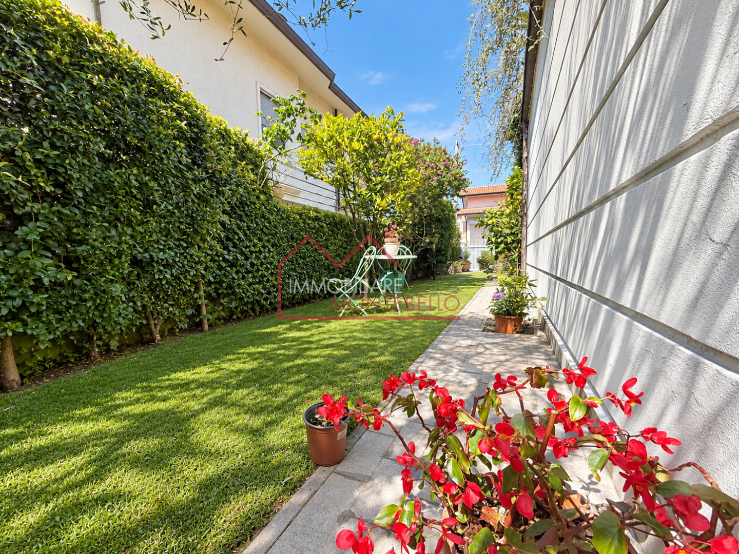 Attico con giardino, Camaiore lido di