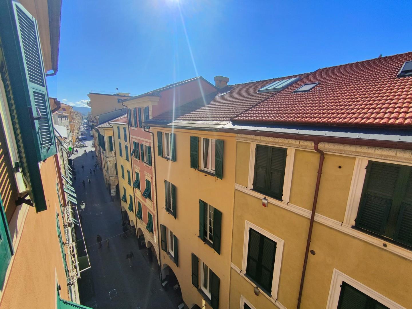 Quadrilocale con terrazzo a Chiavari