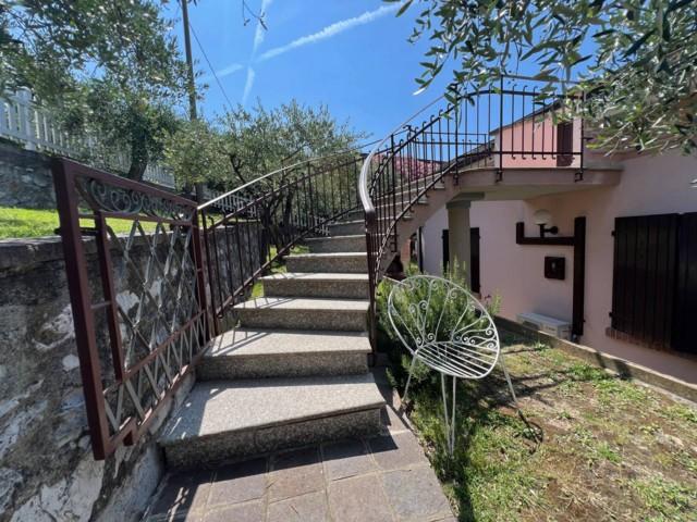 Villa con giardino a Cogorno
