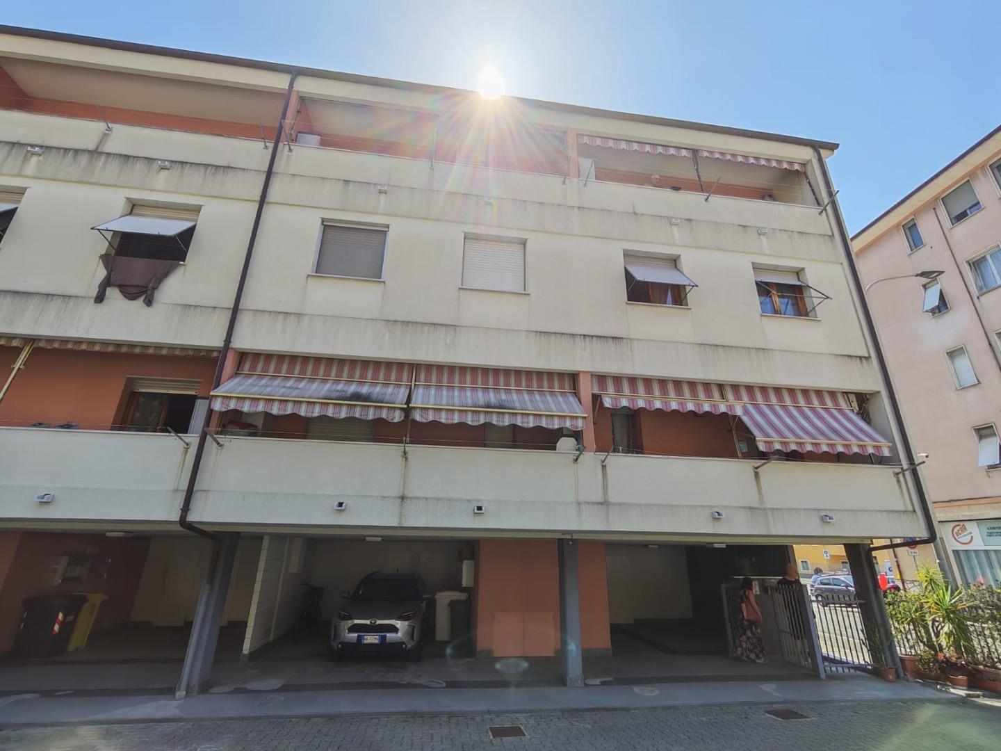 Appartamento con terrazzi, Chiavari caperana