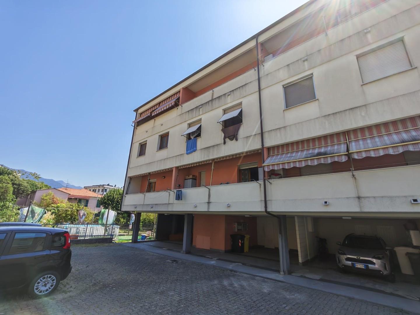 Appartamento con terrazzi, Chiavari caperana