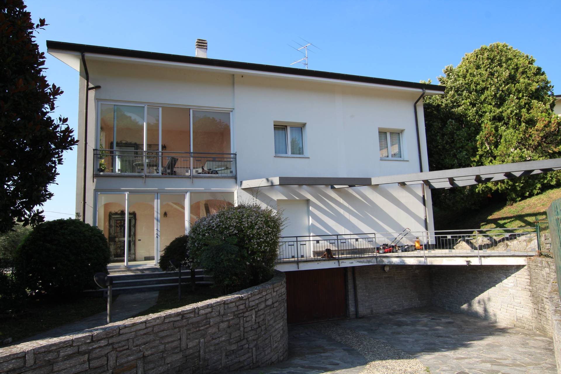 Villa in vendita a Proserpio