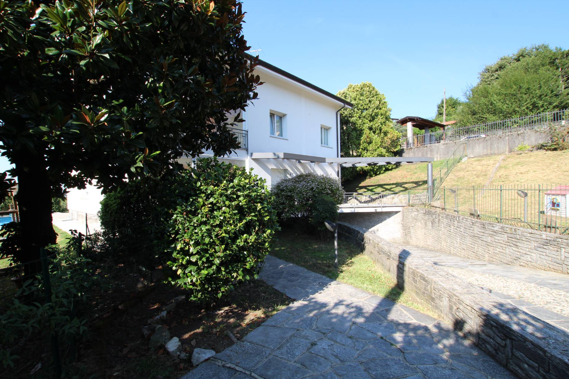 Villa in vendita a Proserpio