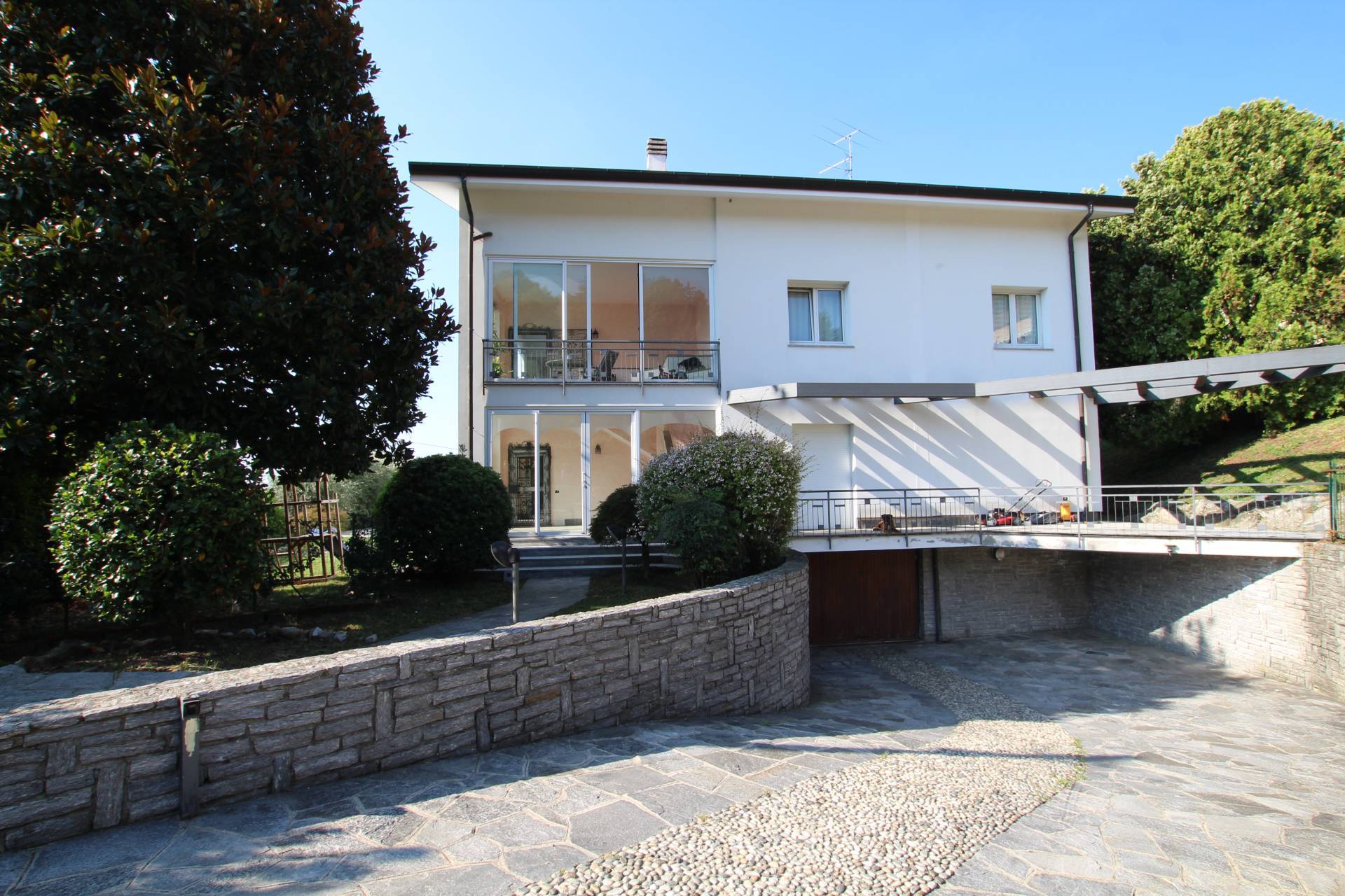 Villa in vendita a Proserpio