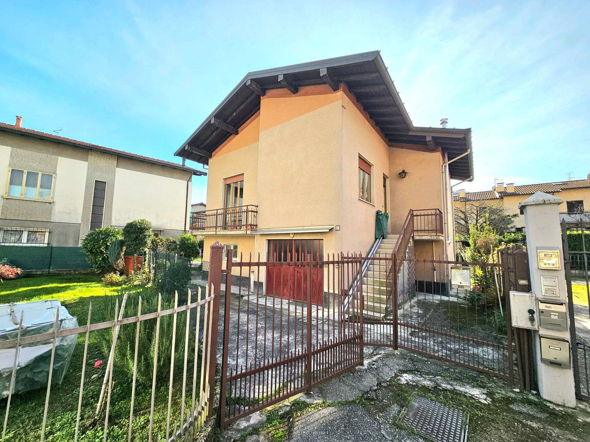 Casa singola in vendita a Laveno-Mombello