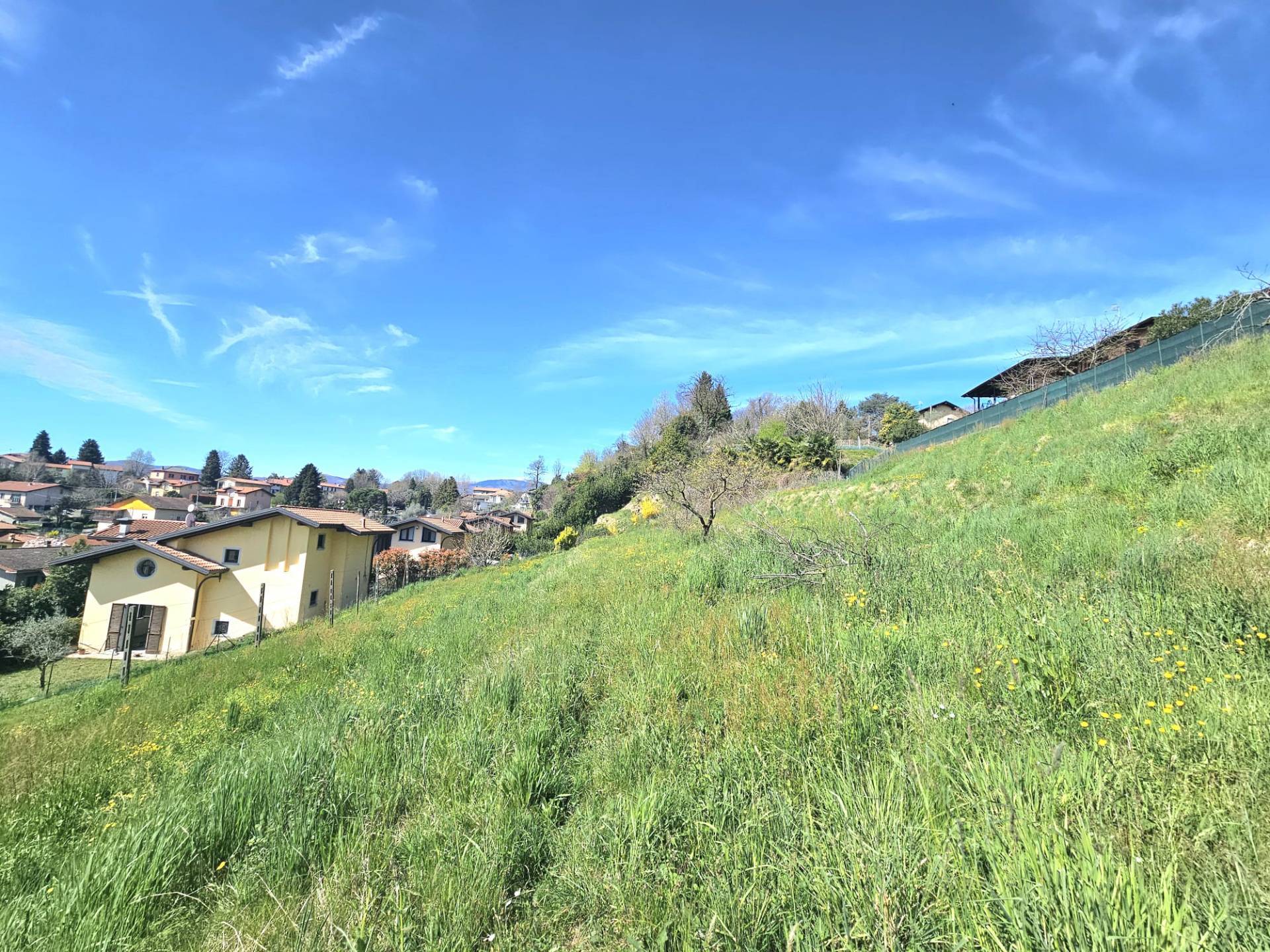 Terreno edificabile in vendita a Laveno-Mombello