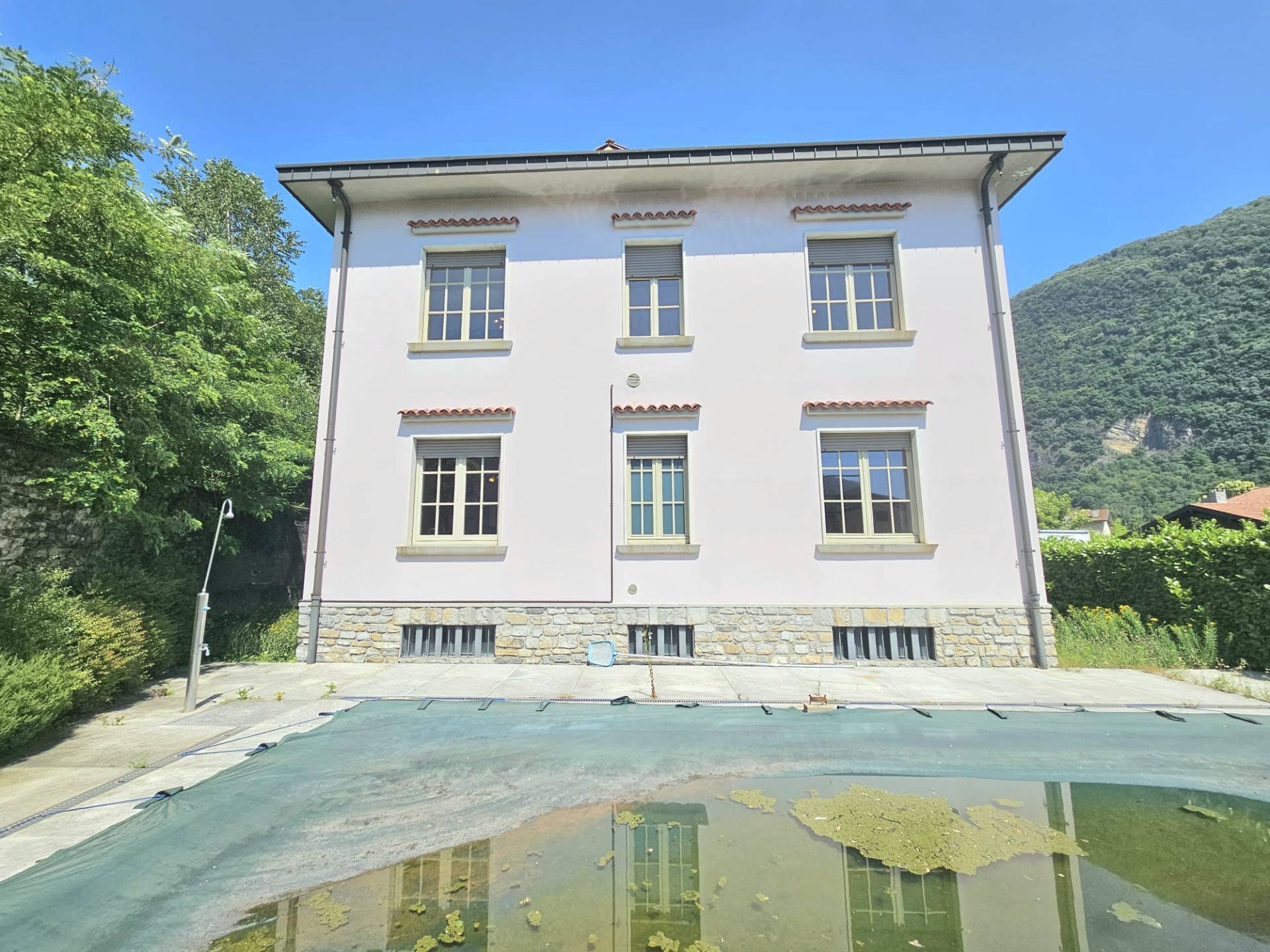 Villa in vendita a Laveno-Mombello