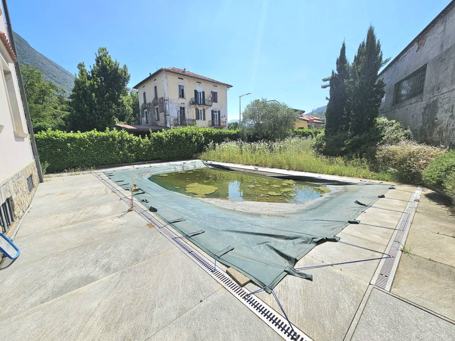 Villa in vendita a Laveno-Mombello