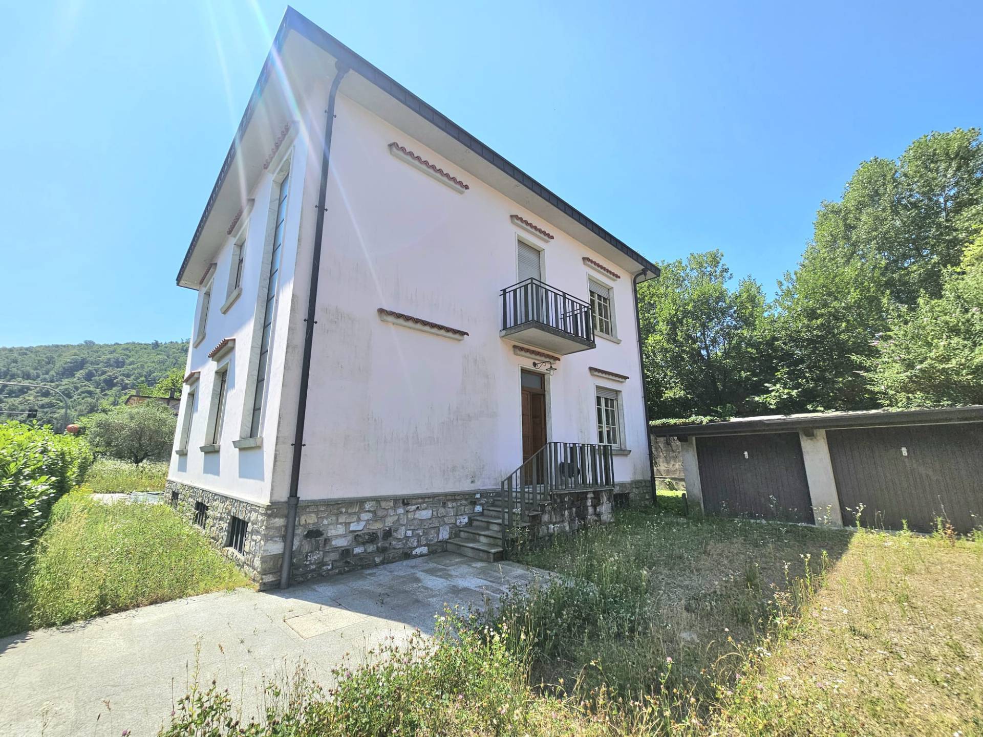 Villa in vendita a Laveno-Mombello