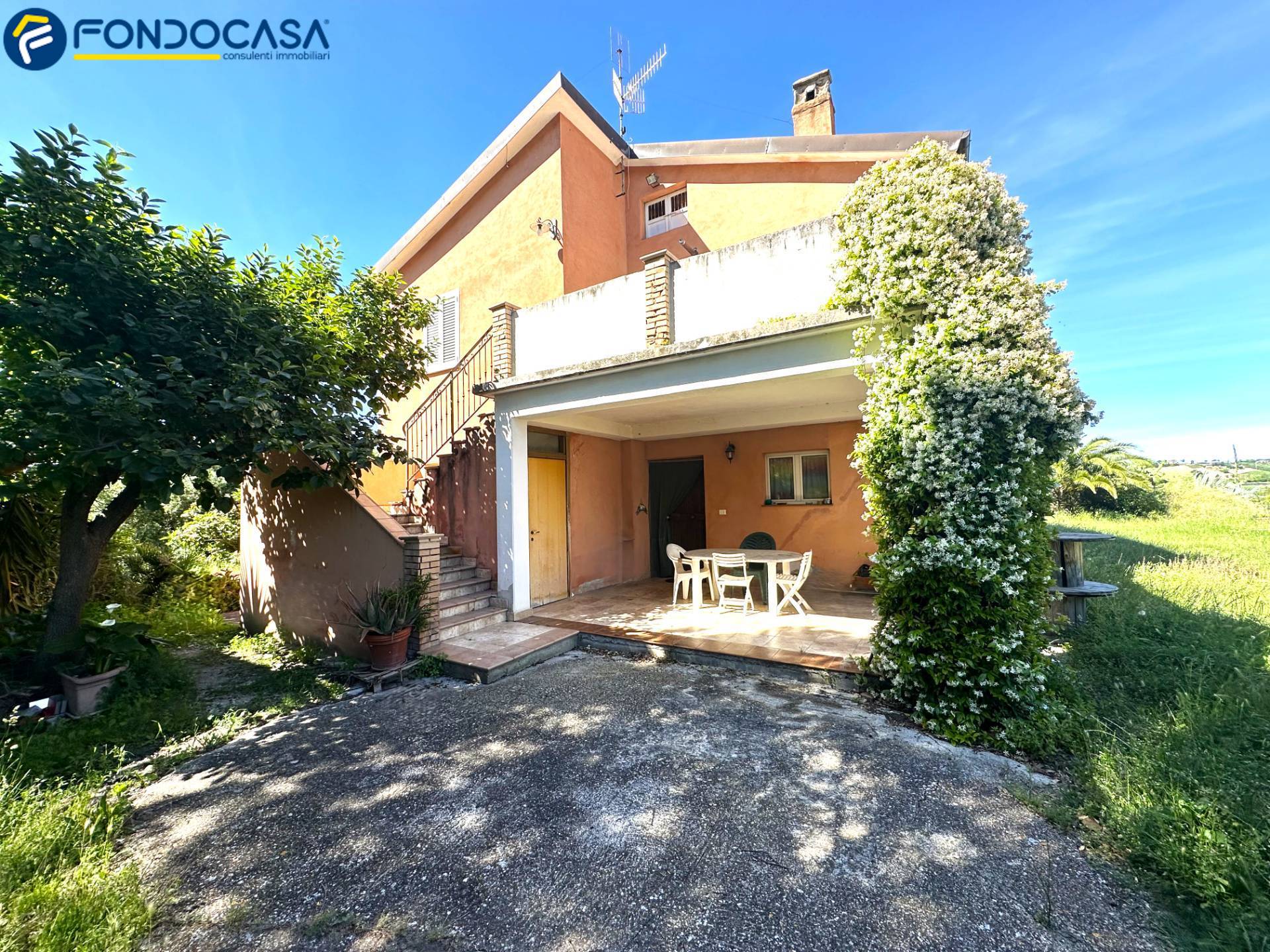 Casale di campagna in vendita a Monsampolo del Tronto