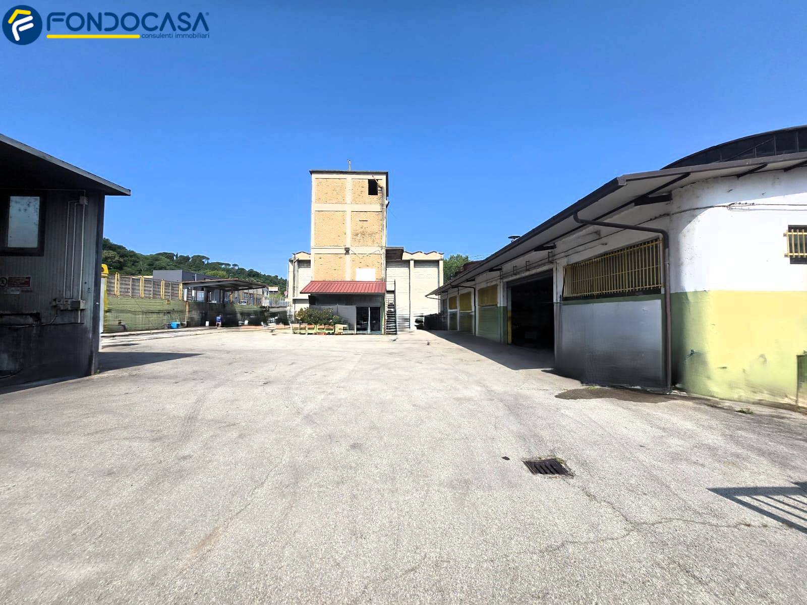 Locale commerciale in vendita a Ascoli Piceno, Lu Battente