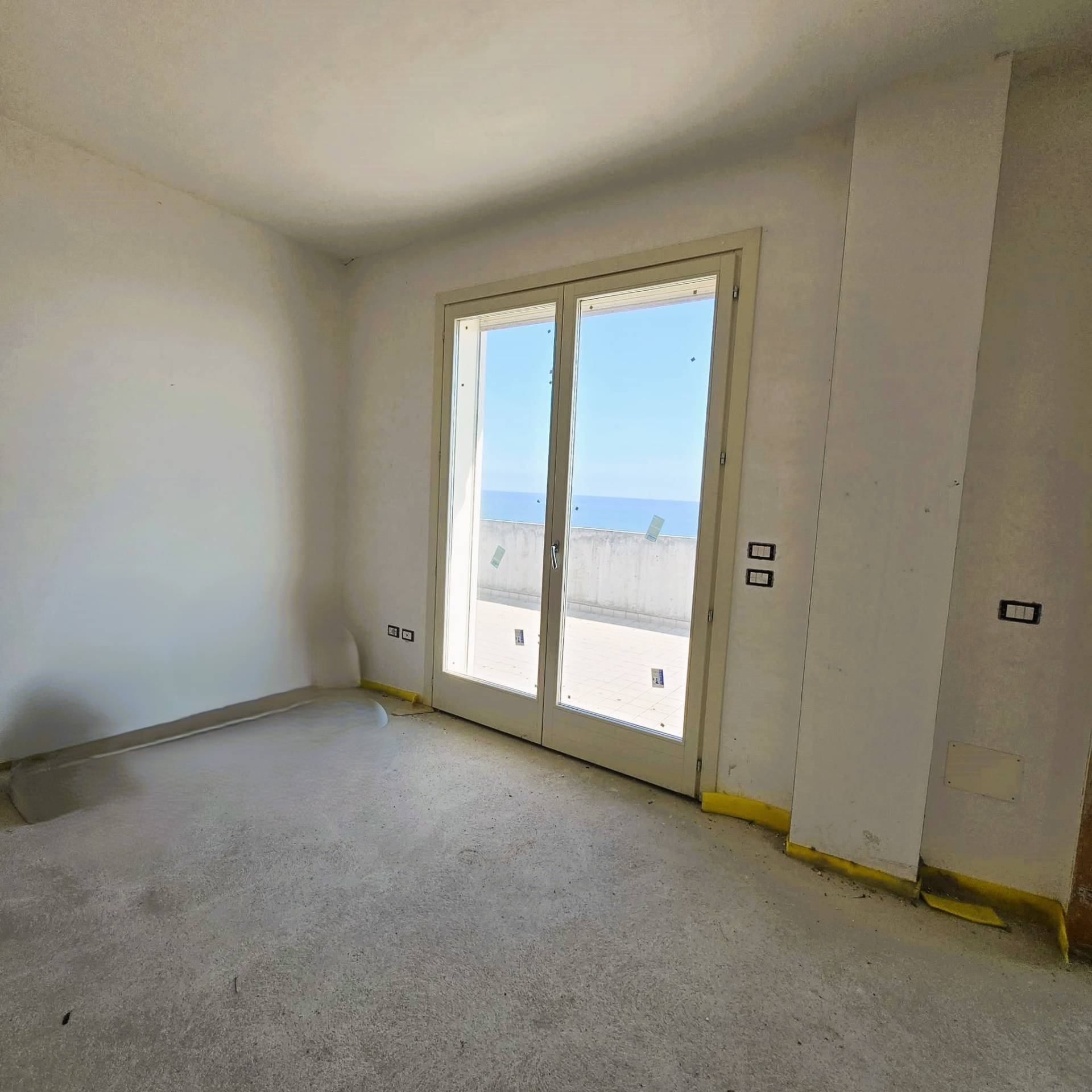 Attico in vendita a Alba Adriatica, Zona Mare