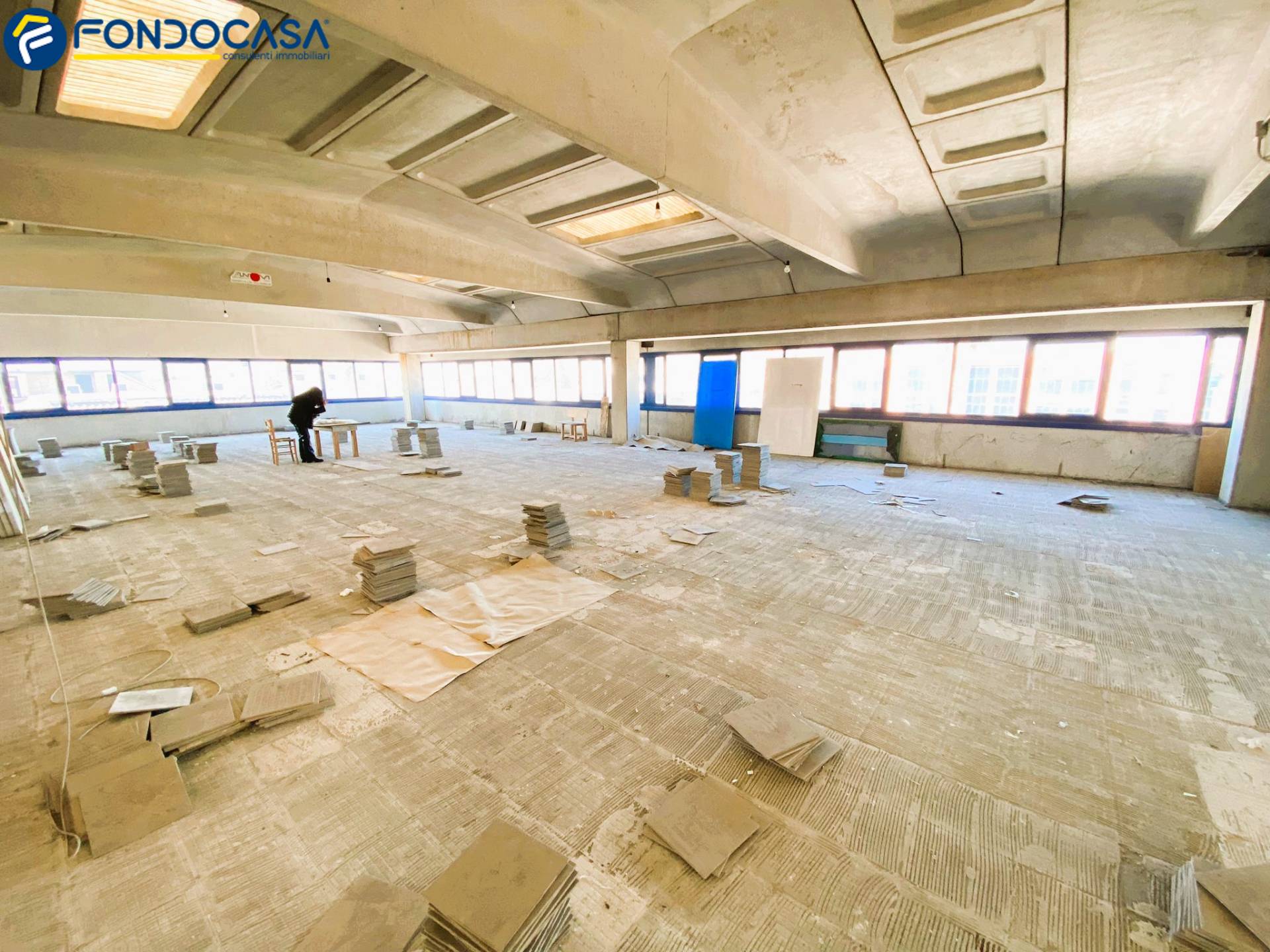 Locale commerciale in vendita a San Benedetto del Tronto, Porto d'Ascoli