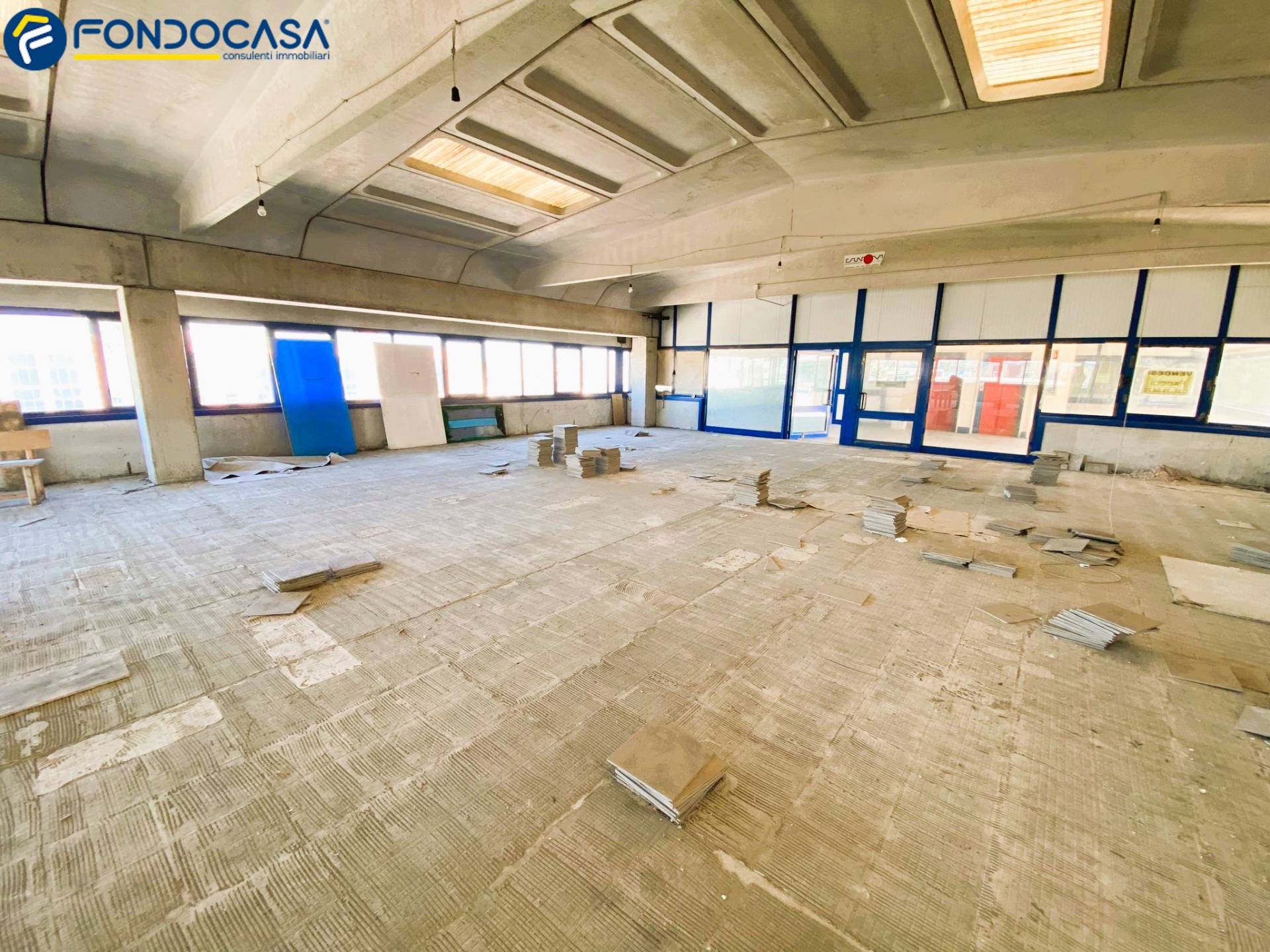 Locale commerciale in vendita a San Benedetto del Tronto, Porto d'Ascoli