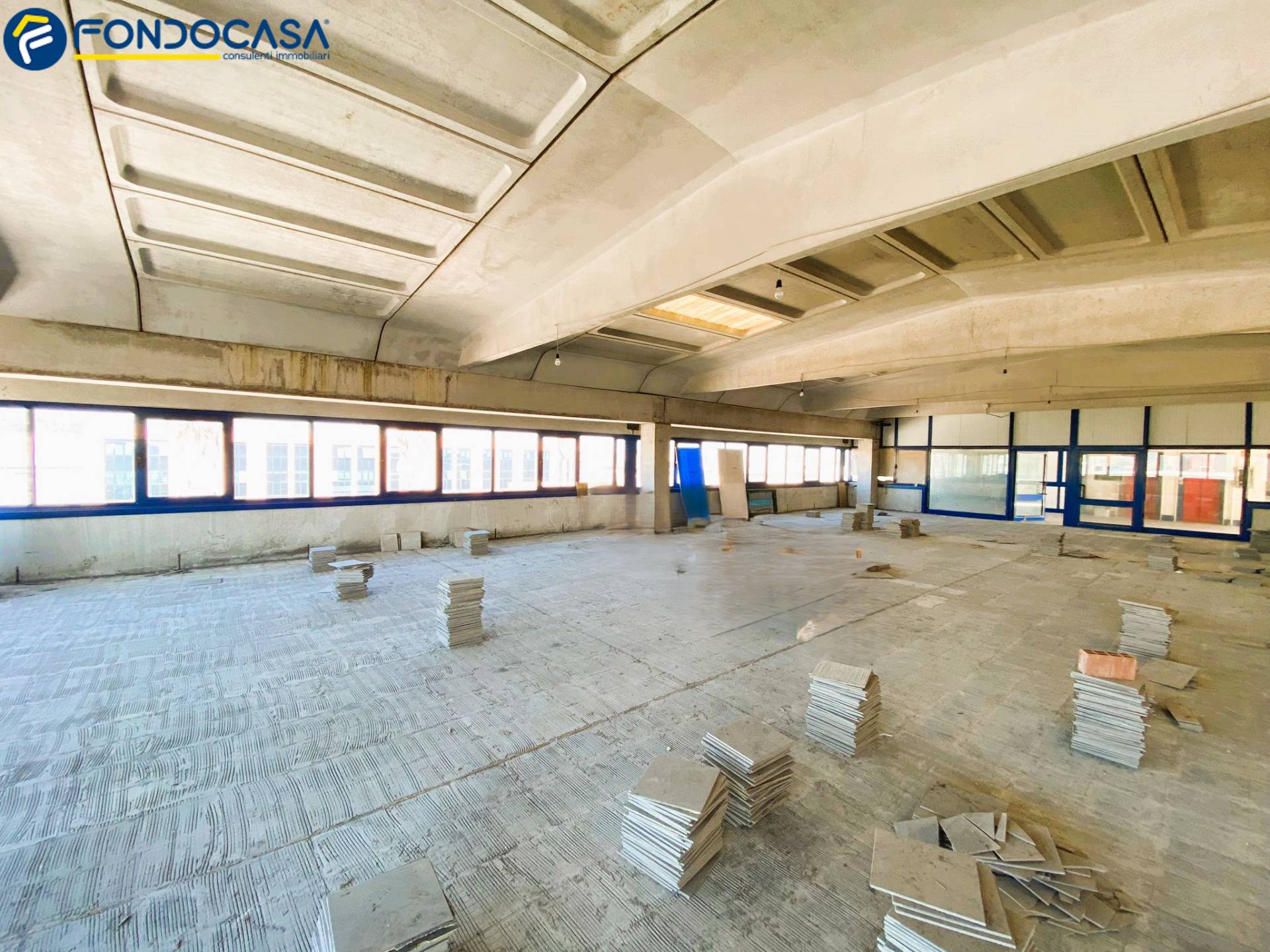 Locale commerciale in vendita a San Benedetto del Tronto, Porto d'Ascoli