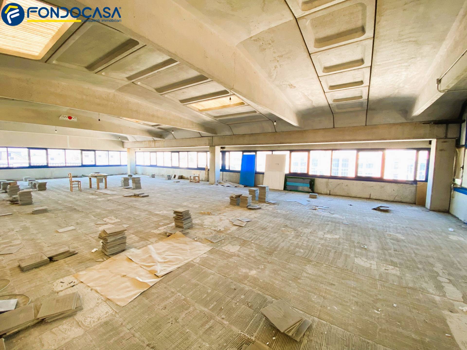 Locale commerciale in vendita a San Benedetto del Tronto, Porto d'Ascoli