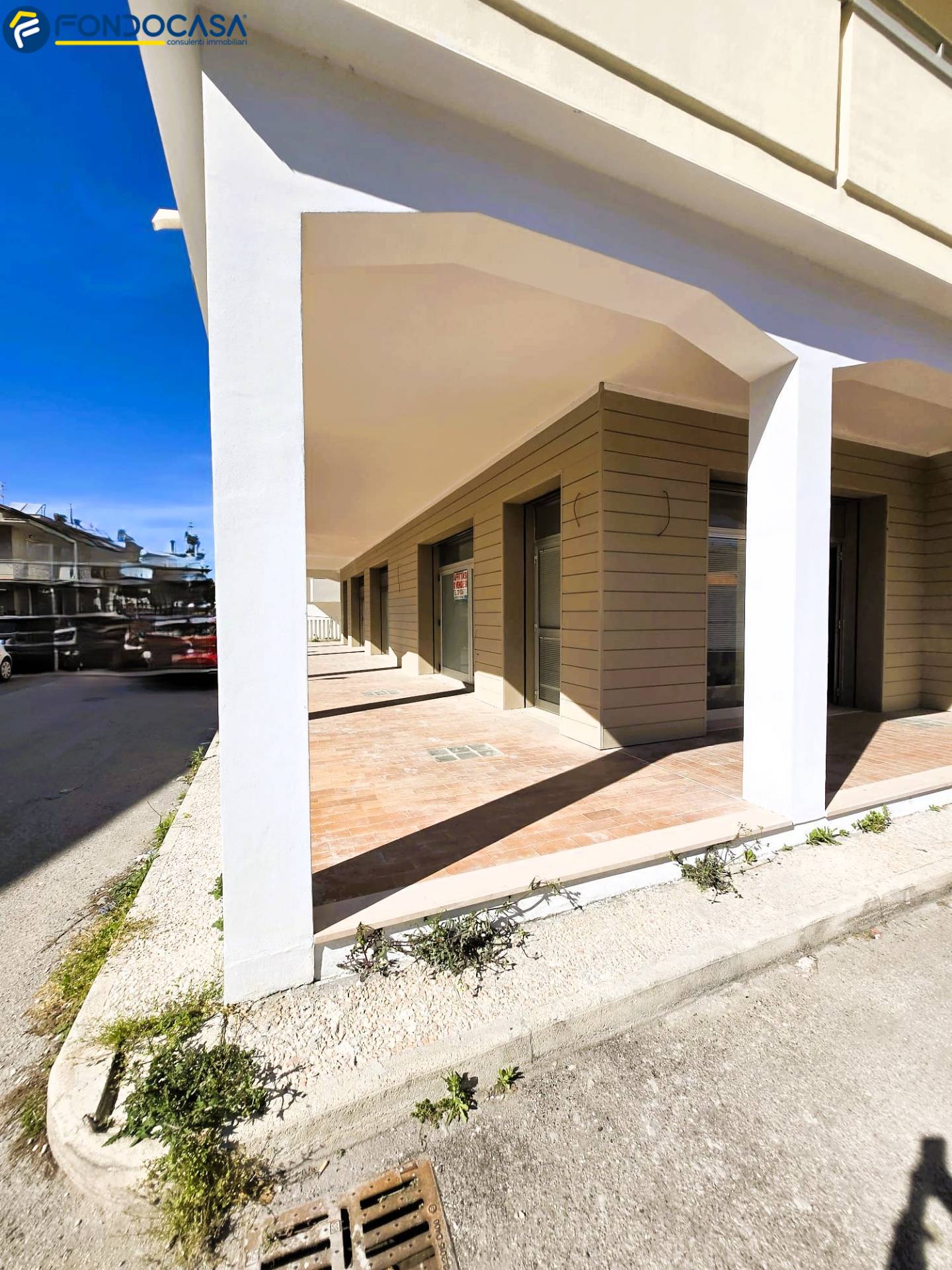 Locale commerciale in vendita a Martinsicuro