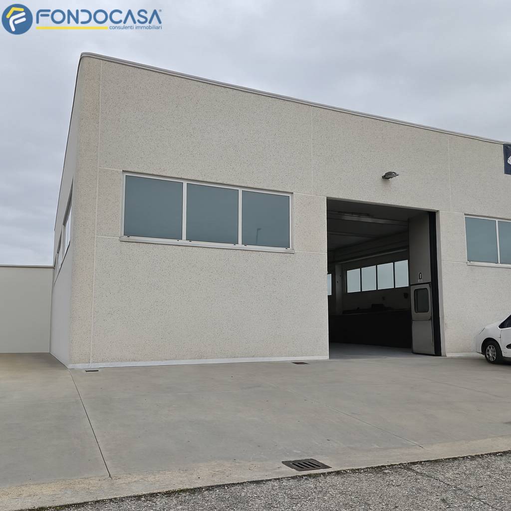 Capannone in vendita a Sant'Omero