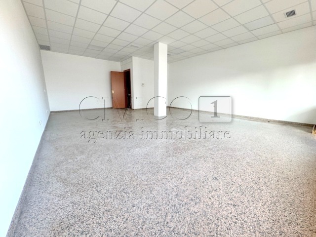 Locale commerciale in affitto in via delle magnolie 23, Vicenza